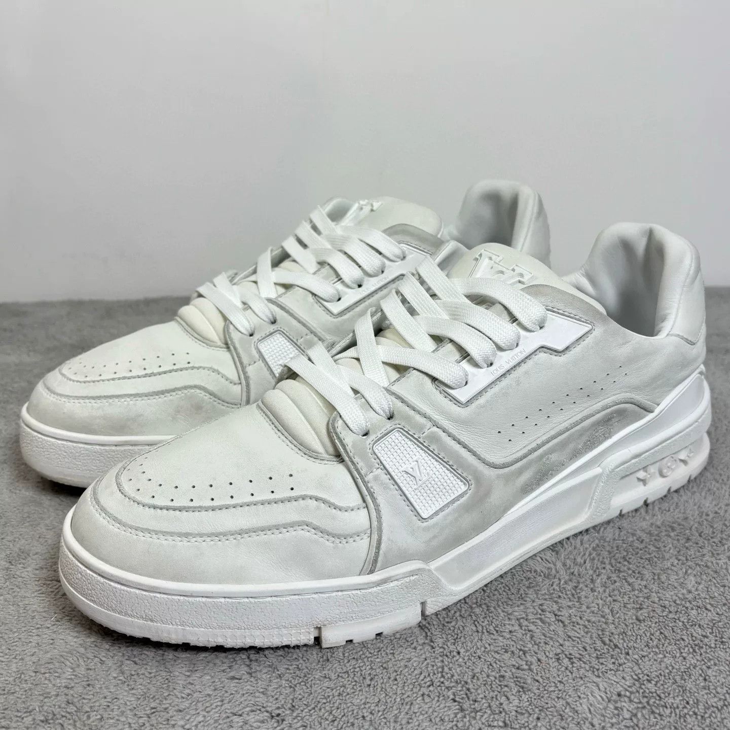 Louis Vuitton Louis Vuitton Training White Lowtop Sneakers 43 Men Size US 10 / EU 43 - 1 Thumbnail