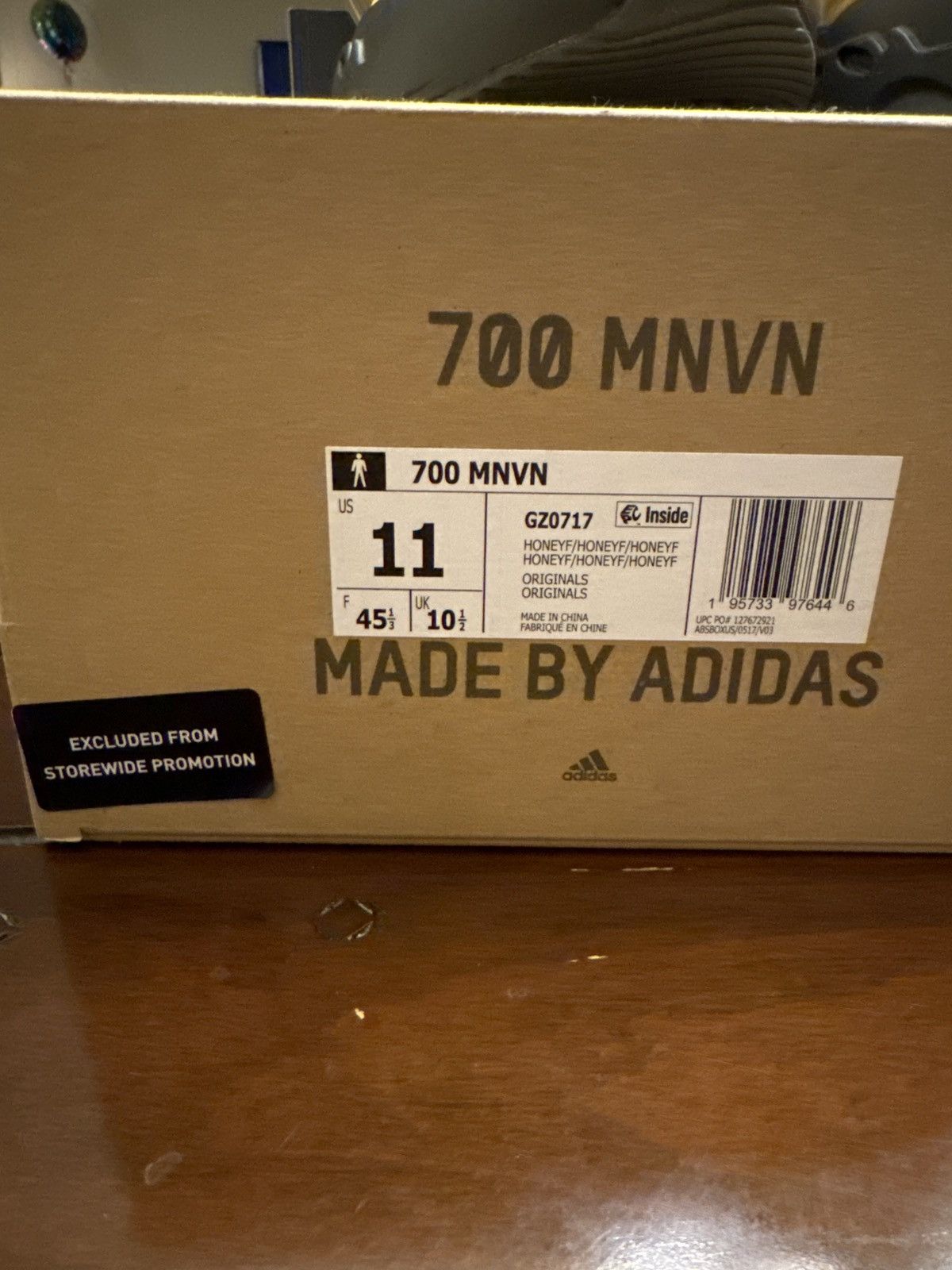 Adidas Adidas Yeezy 700 Size US 11 / EU 44 - 2 Thumbnail