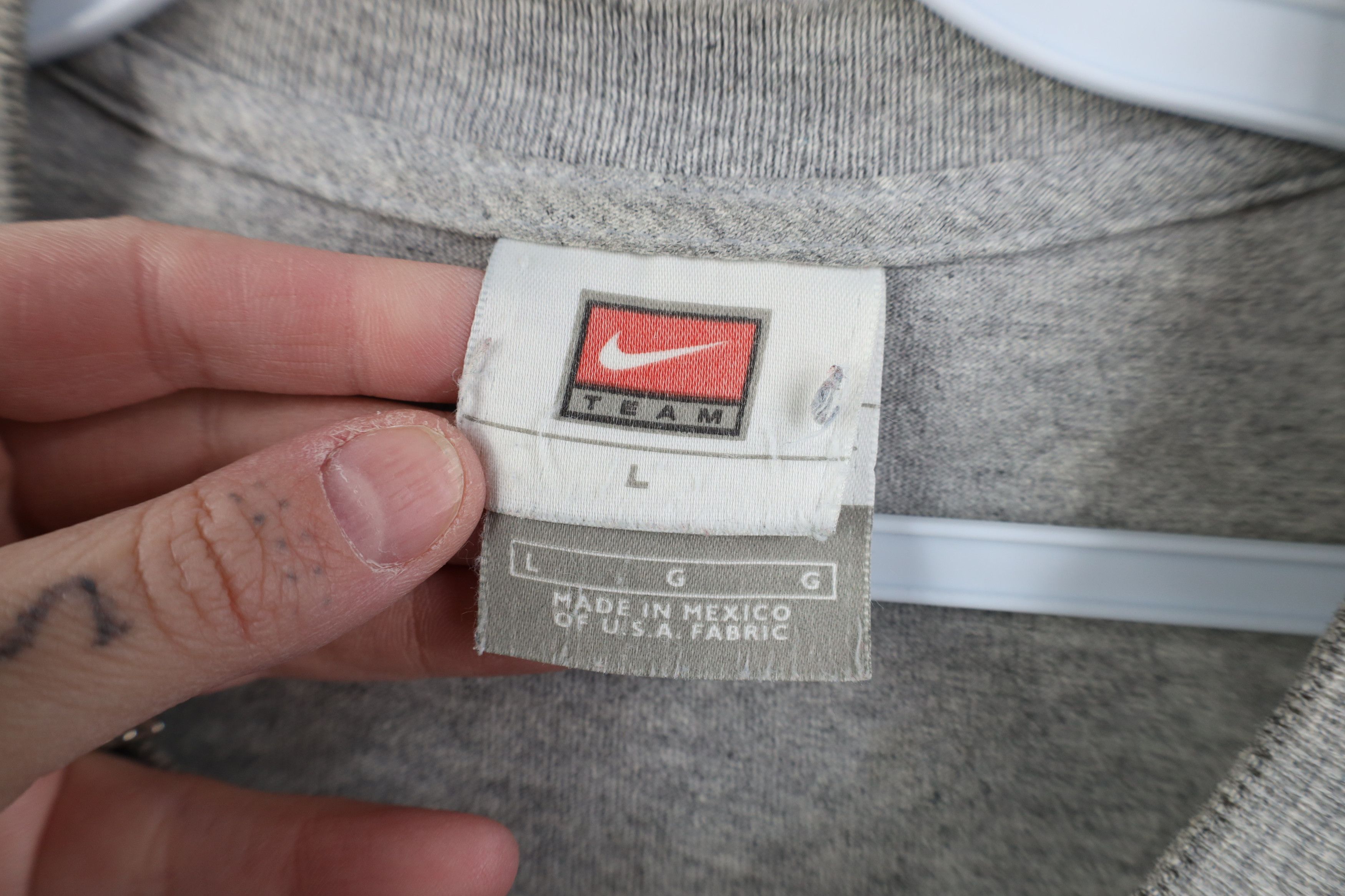 Nike Vintage Nike Scott Center Swoosh St Louis Cardinals T-Shirt Size US L / EU 52-54 / 3 - 9 Thumbnail