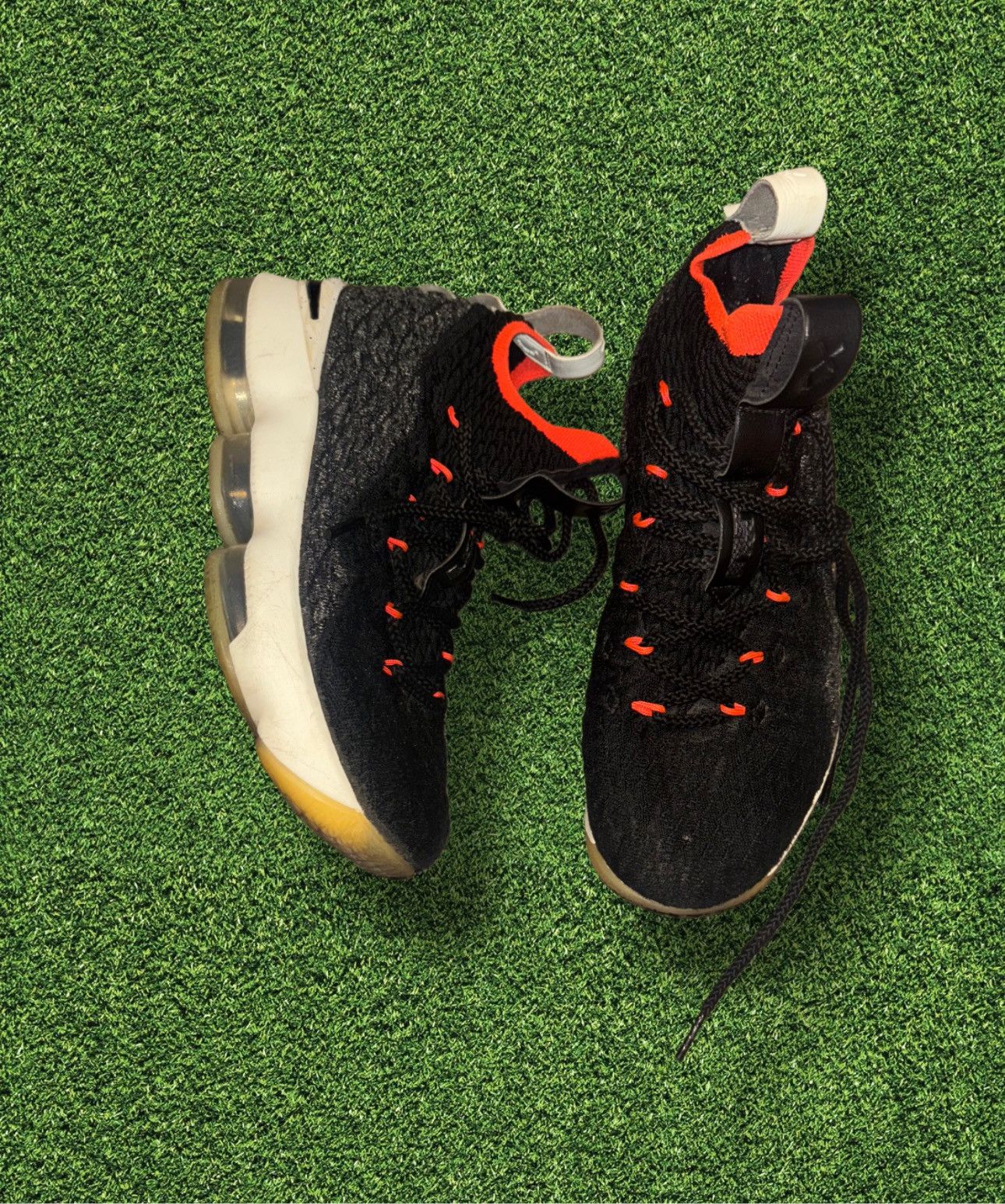 Nike LeBron 15 Bright Crimson Size US 5 / EU 37 - 1 Thumbnail