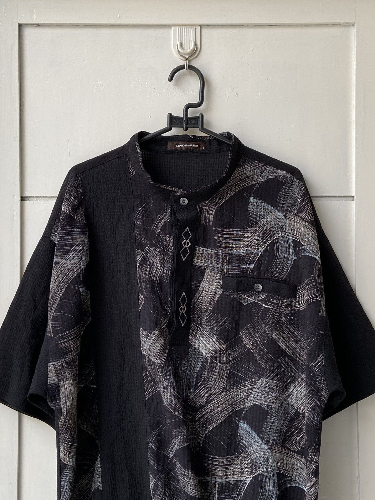 Lindbergh LINDBERGH Motive Black T-Shirt Size US XS / EU 42 / 0 - 2 Thumbnail