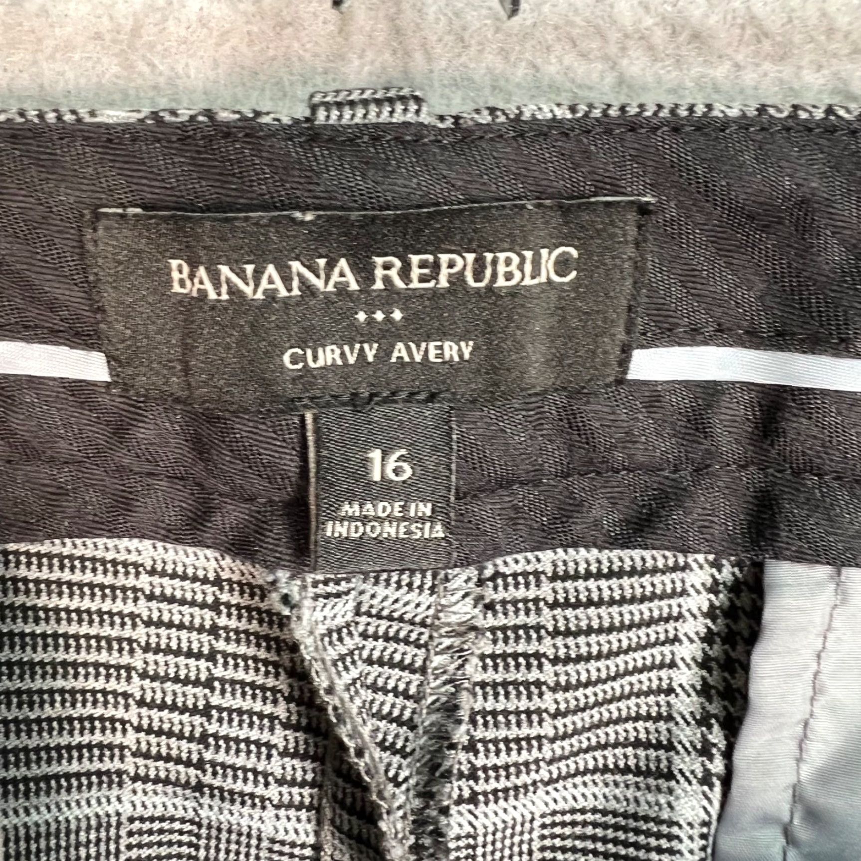 Banana Republic Banana Republic Curvy Avery Plaid Cropped Pants Size 16 Gray Black Tapered Size 38" / US 16 / IT 52 - 3 Thumbnail