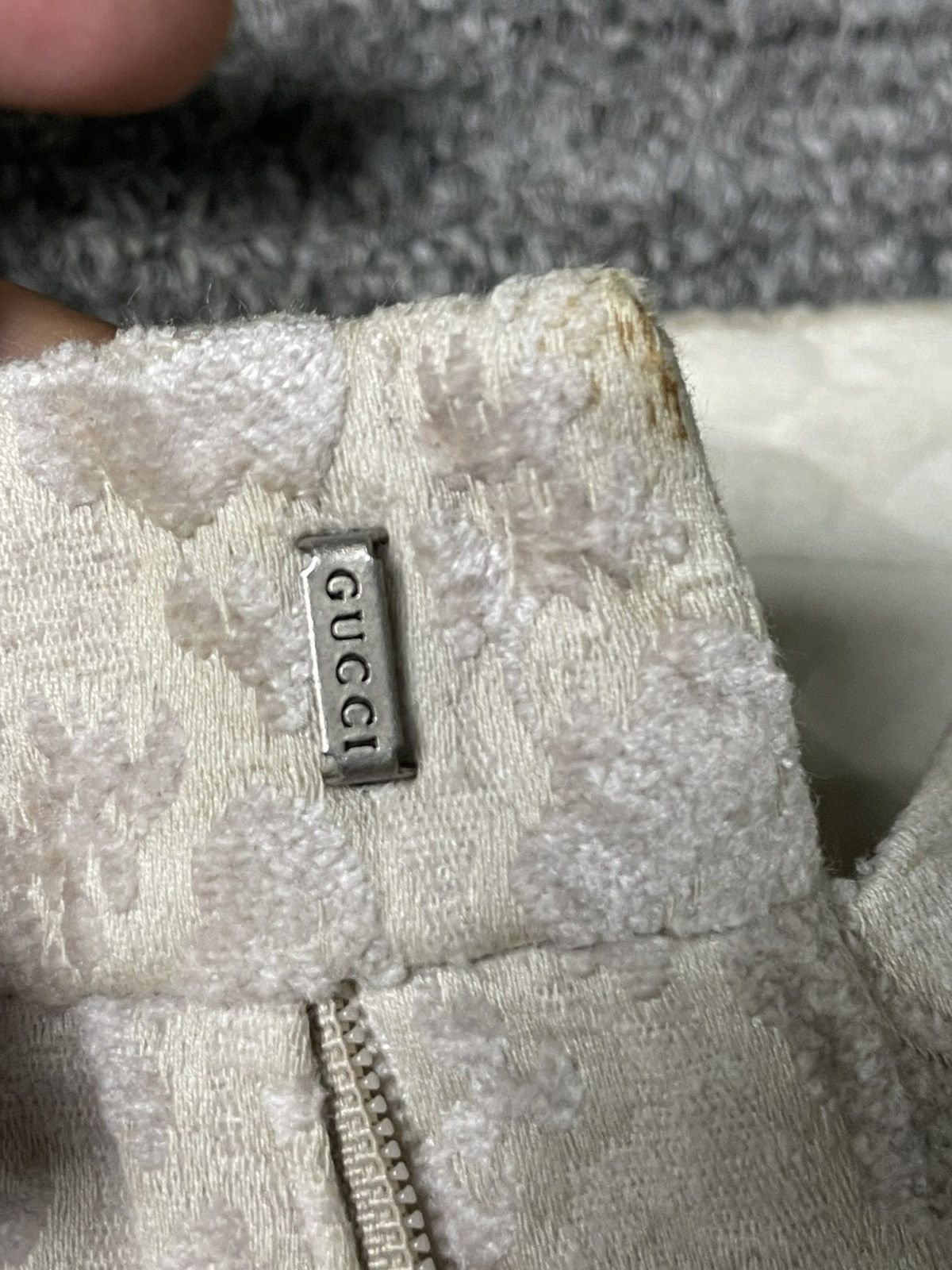 Designer × Gucci Vintage GUCCI Embossed Wide Leg Pants (61) Size 27" / US 4 / IT 40 - 14 Thumbnail