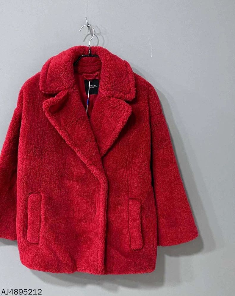 Max Mara Max Mara Short red teddy Size S / US 4 / IT 40 - 2 Thumbnail