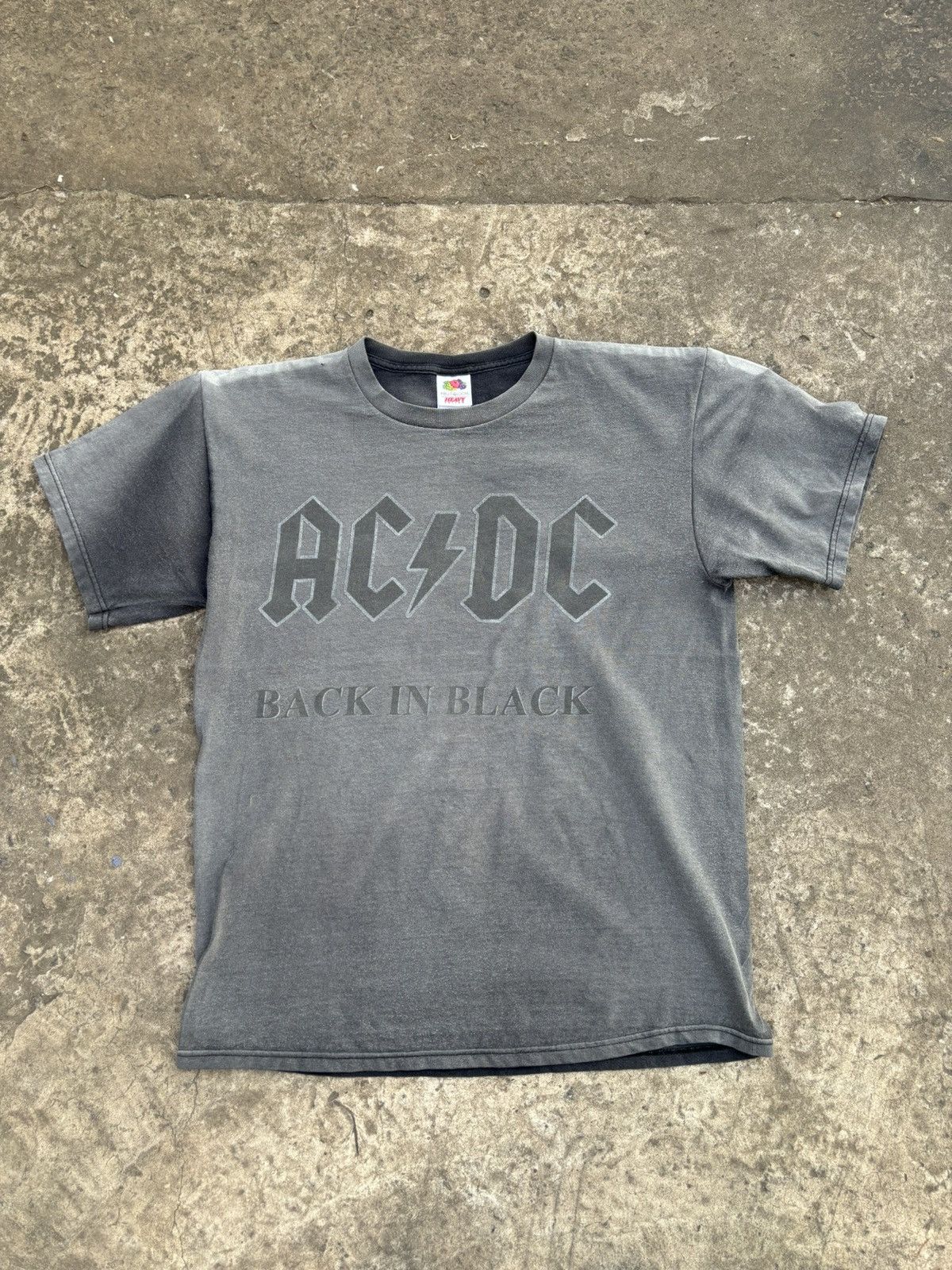 Band Tees Vintage 2004 AC/DC Back In Black Faded Tee Size US L / EU 52-54 / 3 - 1 Thumbnail