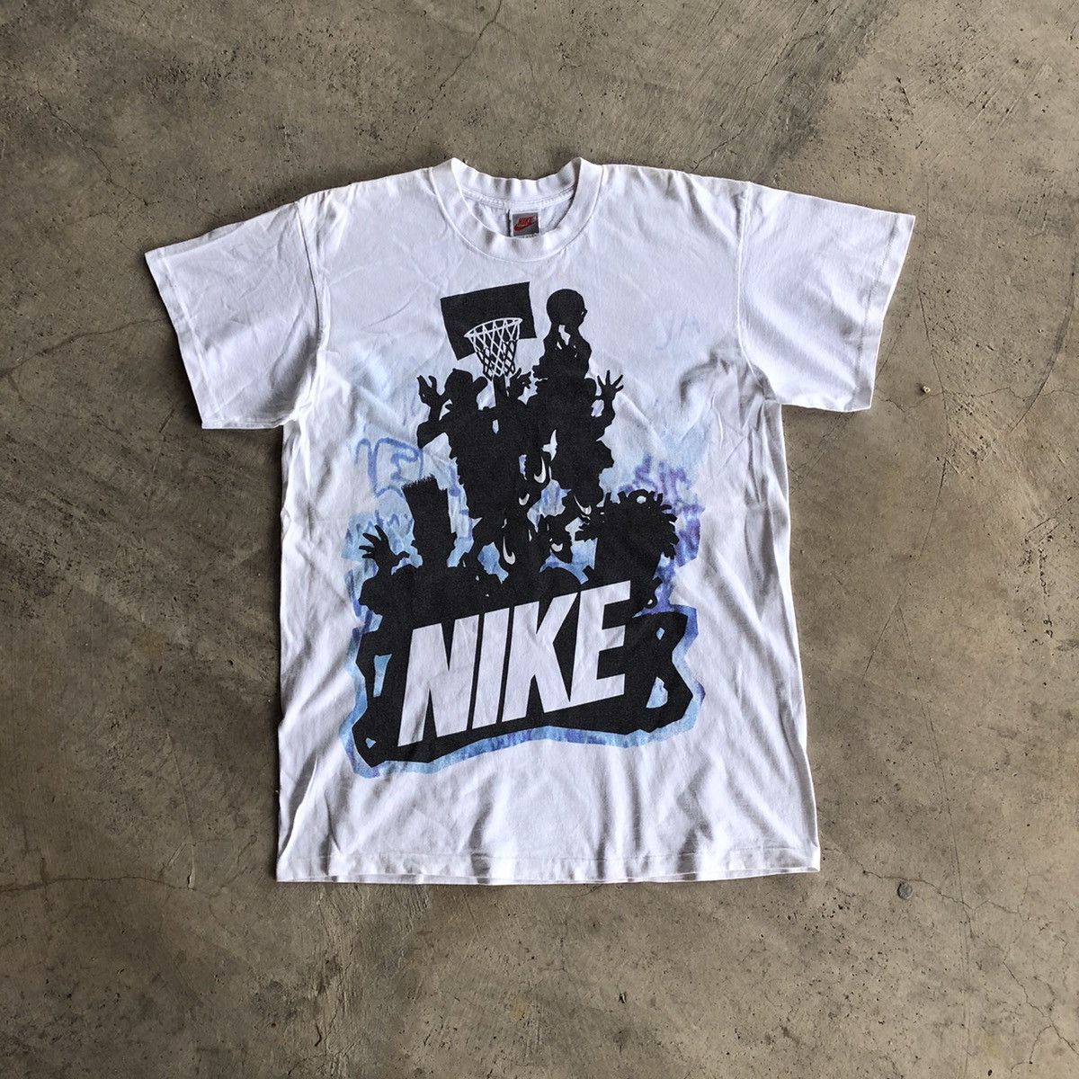 Vintage NIKE Basketball Hoop Printed Design T-Shirt