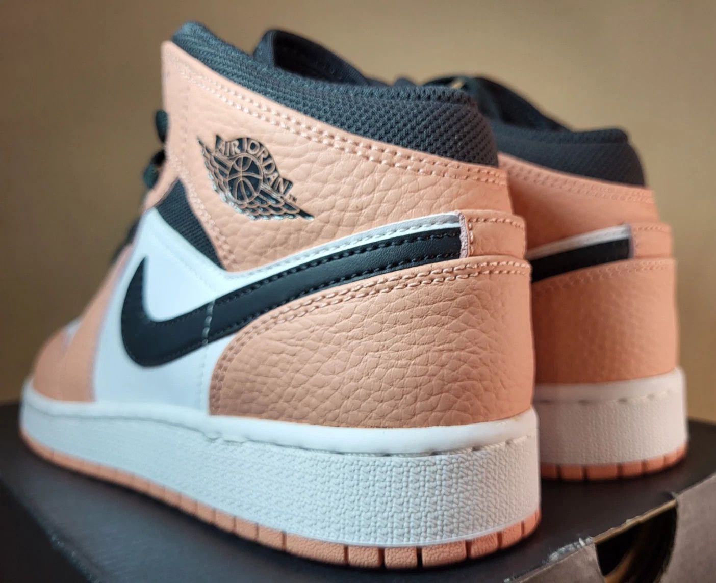 Nike Nike Air Jordan 1 Mid “Pink Quartz” (GS) – 555112‑603 Size US 6 / IT 36 - 7 Thumbnail