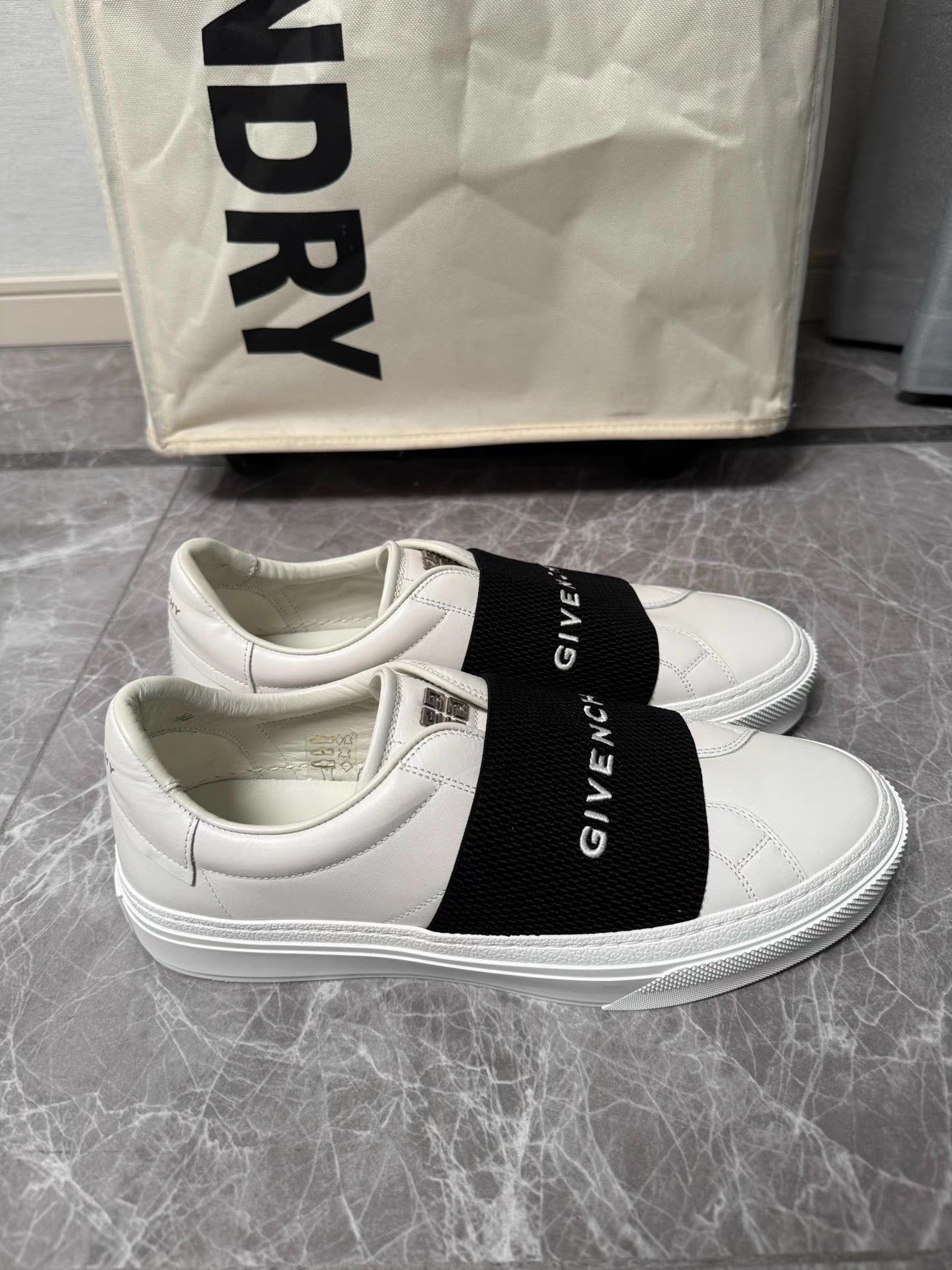Givenchy Givenchy Black Lace-Up Sneakers K6 Size US 8 / EU 41 - 2 Thumbnail