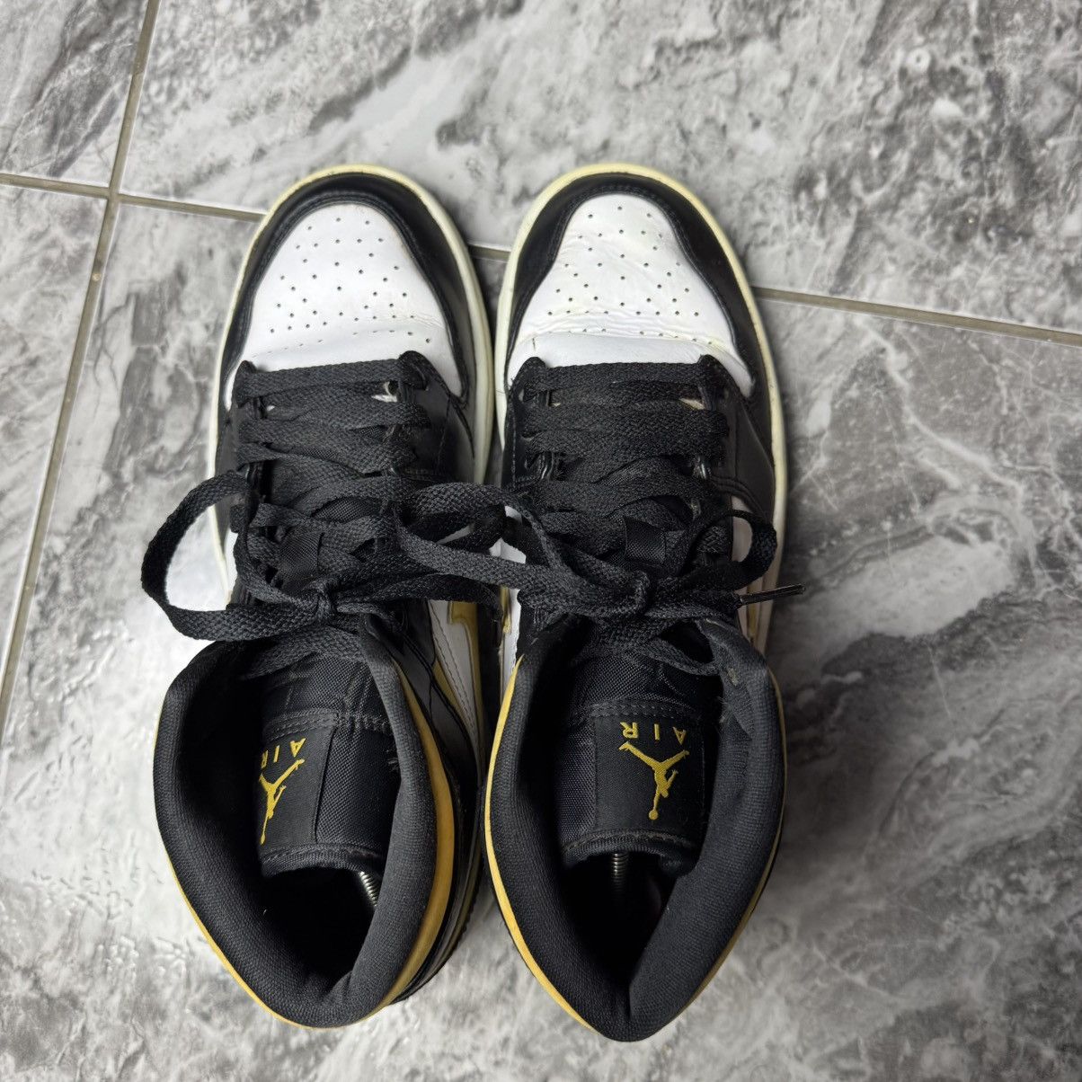 Jordan Brand × Nike × Vintage Jordan 1 White Pollen Black Size US 9.5 / EU 42-43 - 3 Thumbnail