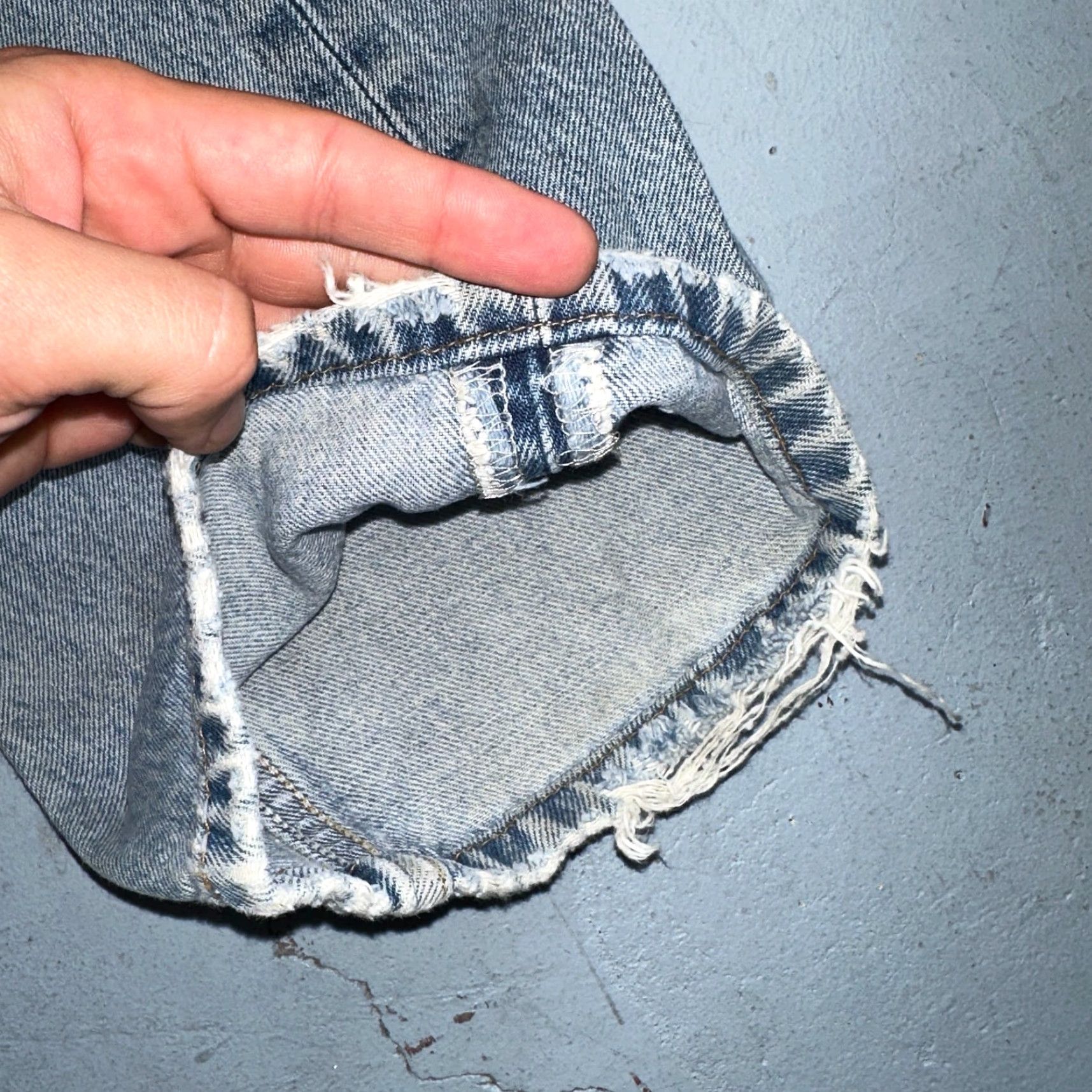 Levi's VINTAGE Levi's 501 Jeans Straight 36x34 Blue Light Wash 90s Womens/Mens? Size US 36 / EU 52 - 4 Thumbnail