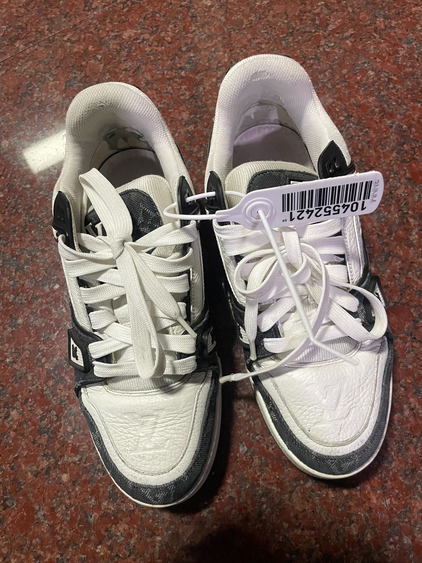 Louis Vuitton Louis Vuitton Trainer Panda Size US 6.5 / IT 36.5 - 1 Thumbnail