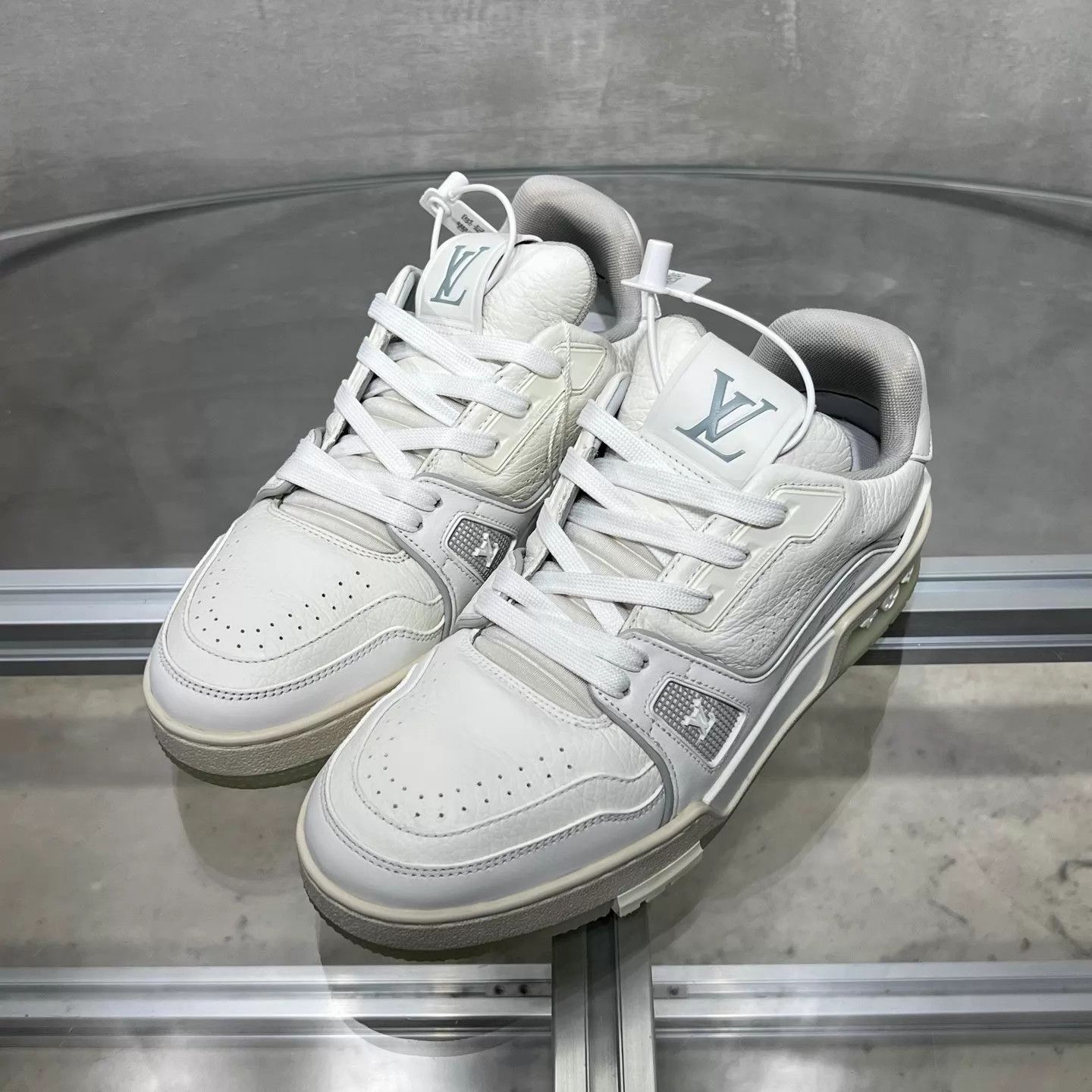 Louis Vuitton LV Trainer White Cement UK3.5/37.5 YH25245 Size US 7 / IT 37 - 2 Thumbnail