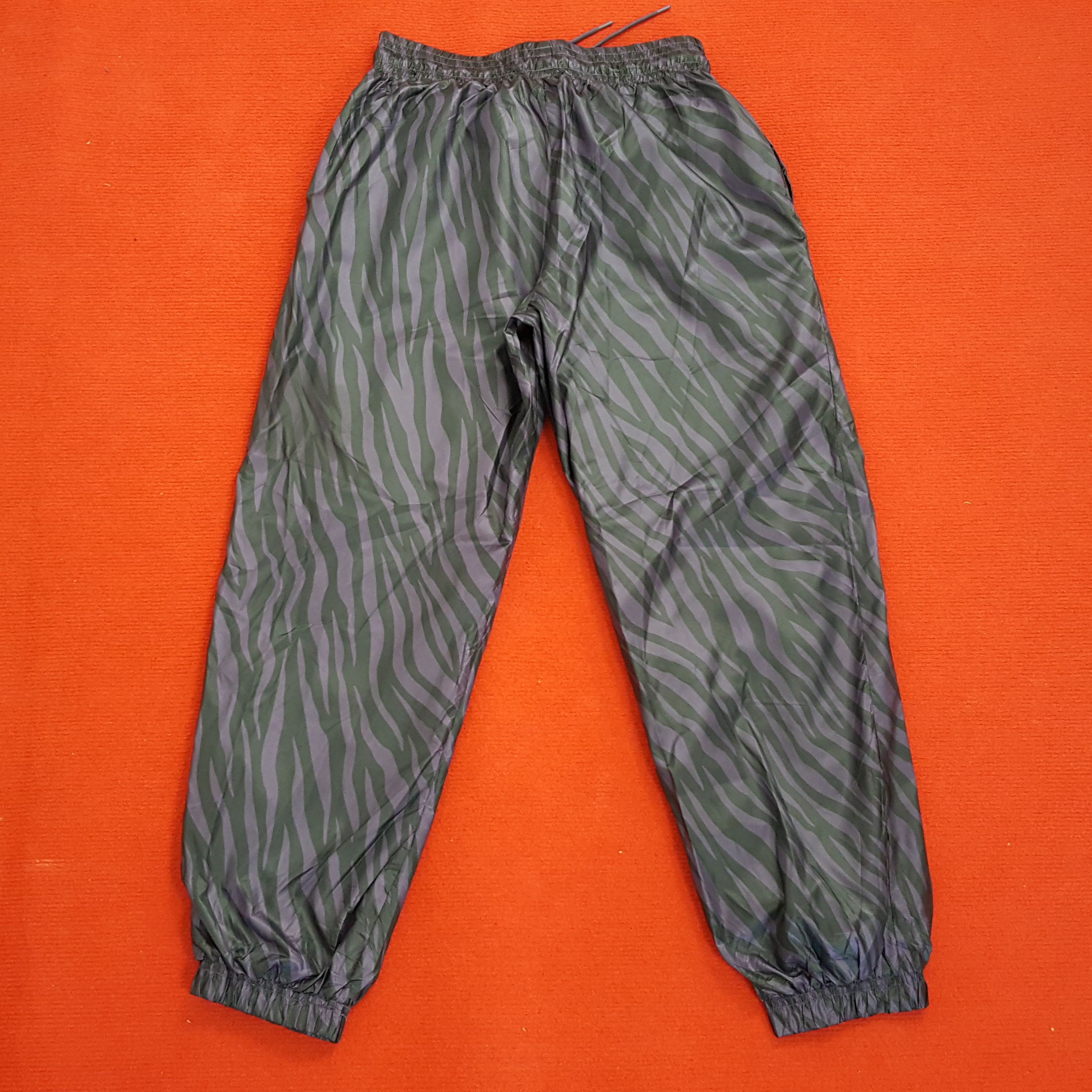 Nike × Vintage Nike Small Logo Design Sportswear Pants Size US 28 / EU 44 - 1 Thumbnail