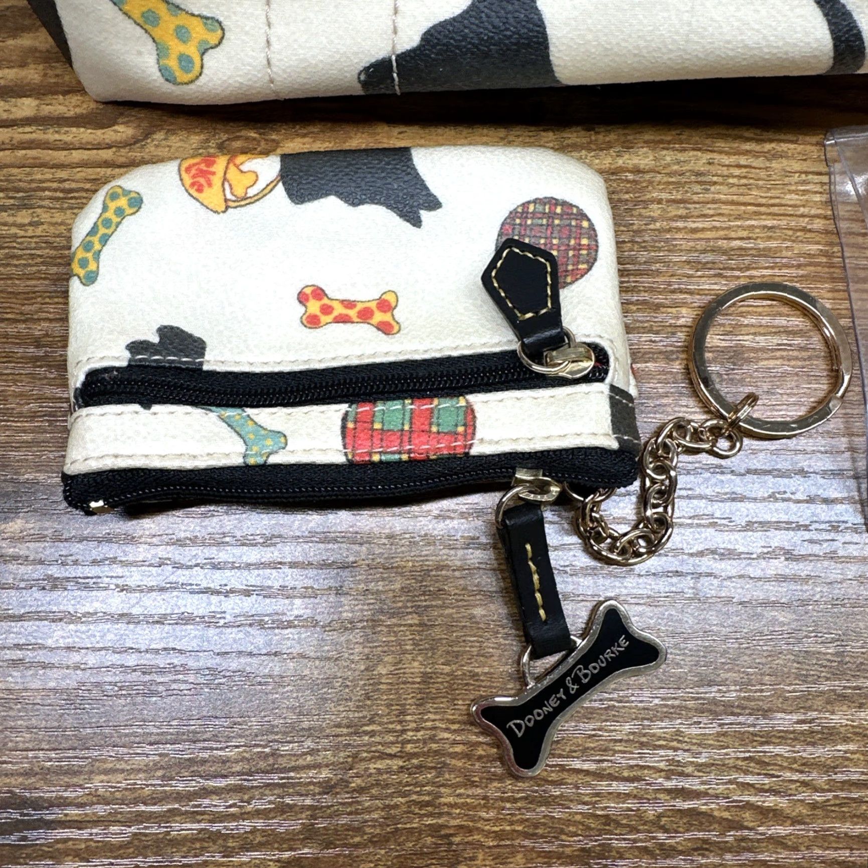 Dooney & Bourke Dooney & Bourke Scottie Dog Tote Duffle Bag Coated Canvas White Black Gold Hardware Wallet Medium Womens Bag Charm Zip Closure Size M / US 6-8 / IT 42-44 - 2 Thumbnail
