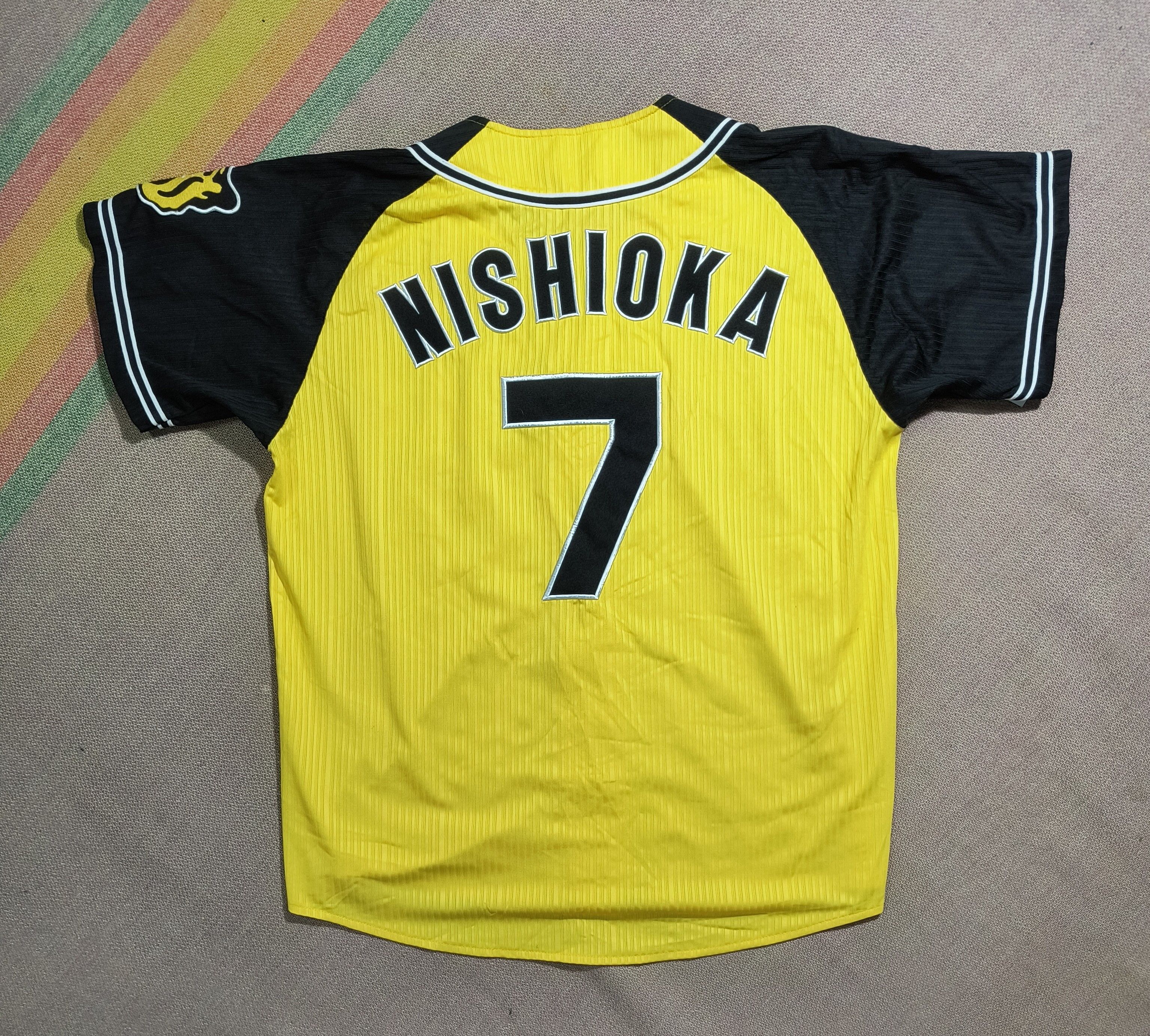 Japanese Brand Mizuno Hanshin Tigers #7 Tsuyoshi Nishioka 2013 jersey Size US L / EU 52-54 / 3 - 5 Thumbnail