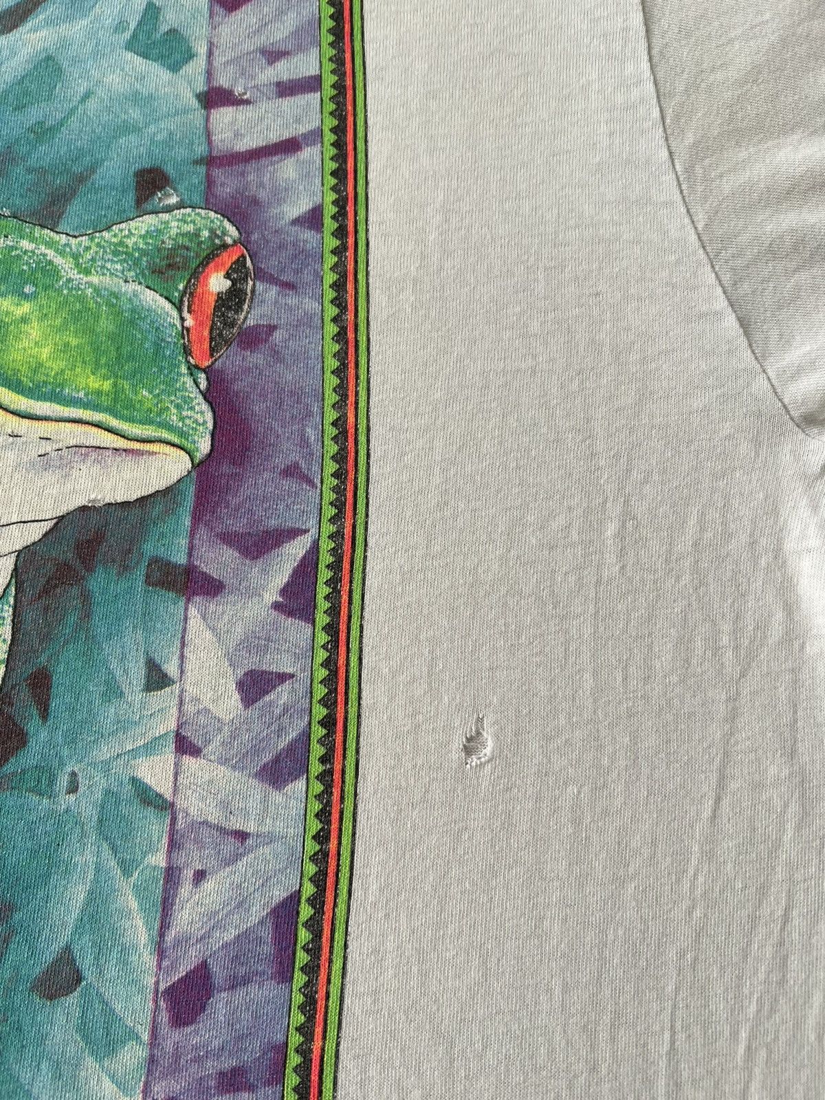 Vintage Vintage 90s Frog Rainforest Sun Lover Thrashed White T-shirt Size US XL / EU 56 / 4 - 20 Thumbnail