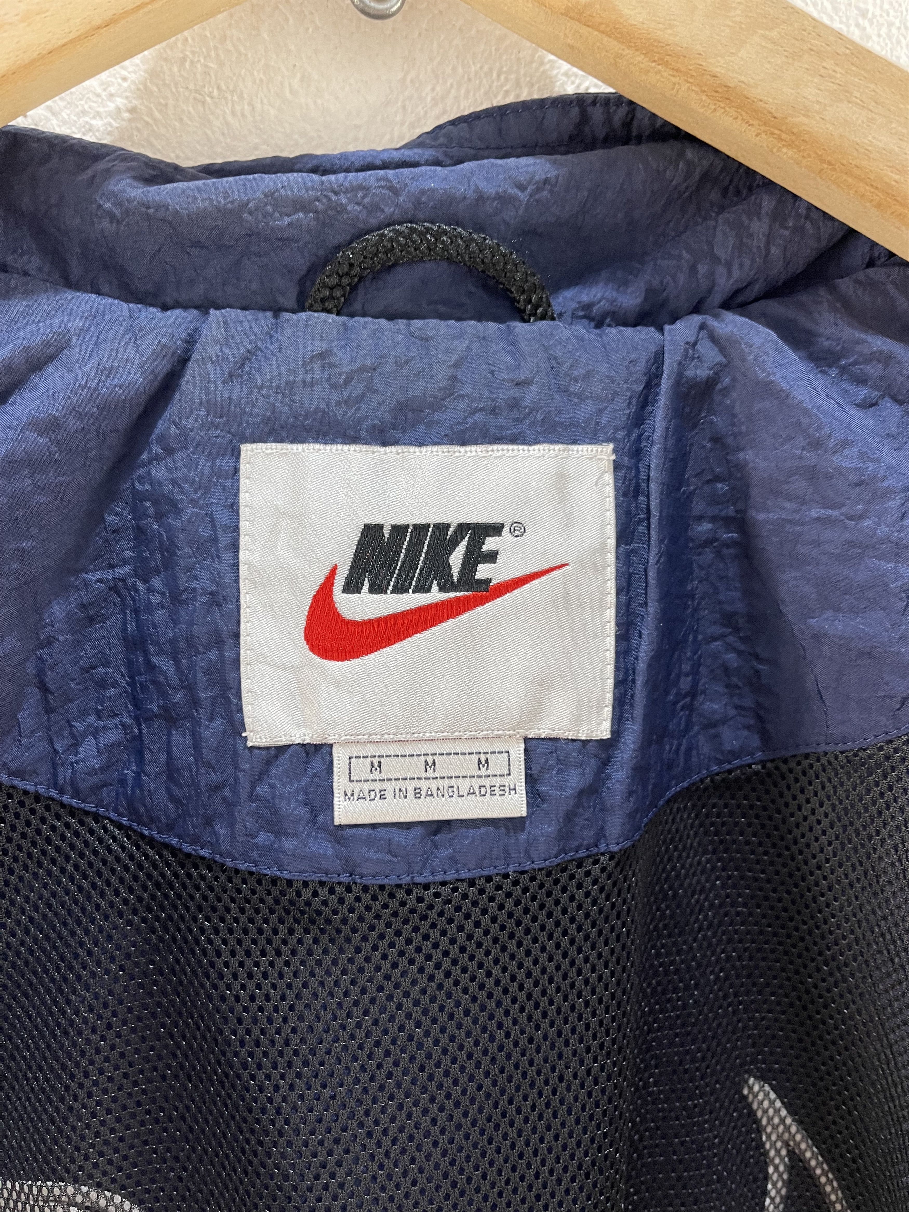 Nike Vintage Nike Swoosh Windbreaker Jacket Size US L / EU 52-54 / 3 - 8 Thumbnail