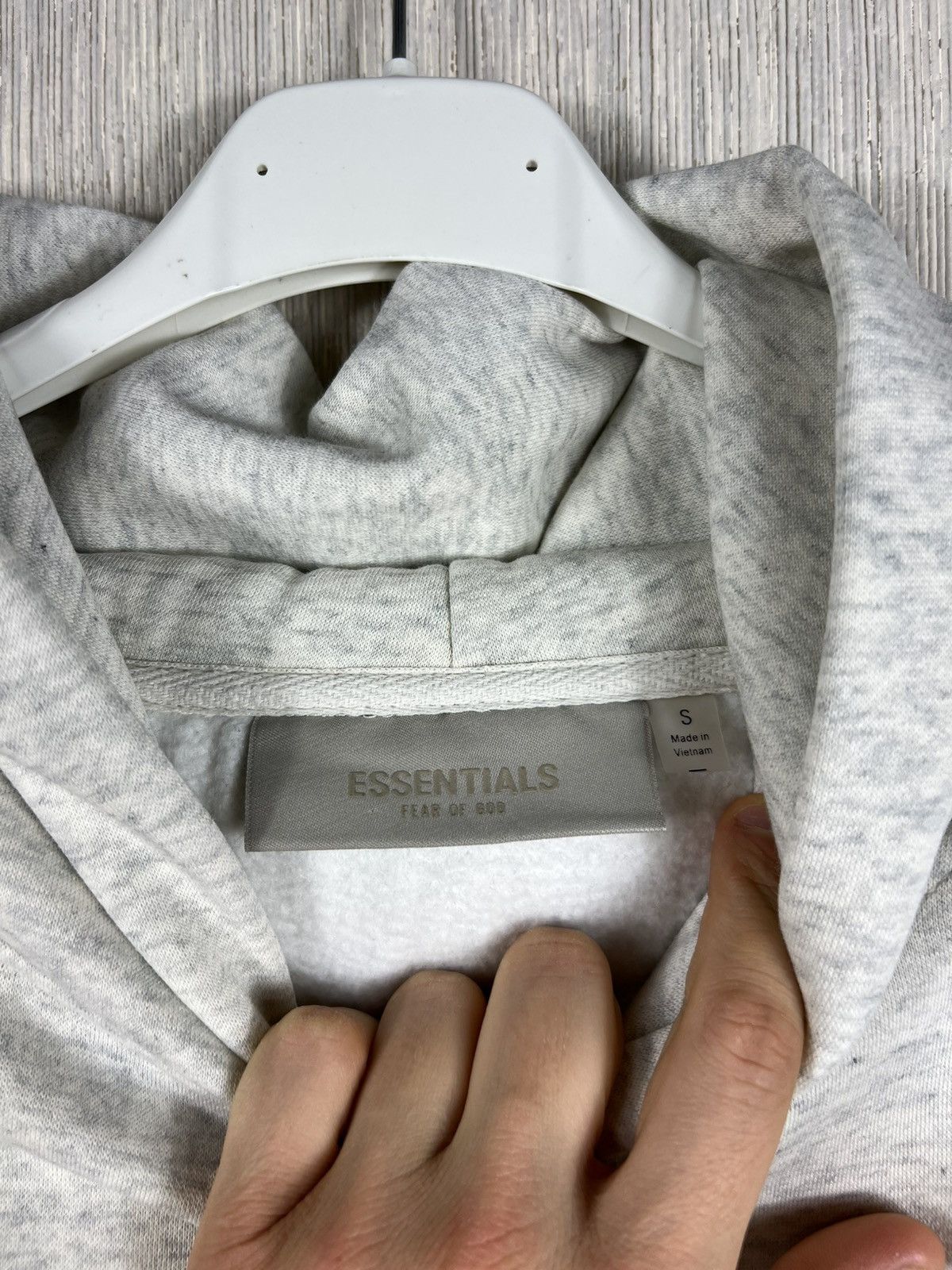 Fear of God Fear of God essentials 1977 velvet logo light gray hoodie Size US S / EU 44-46 / 1 - 15 Thumbnail