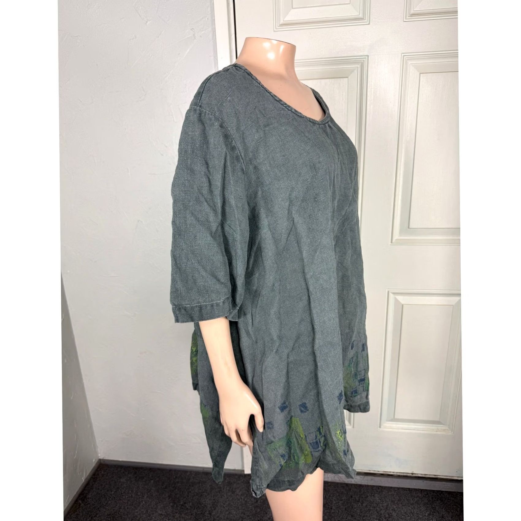 Vintage Blue Fish T-Shirt Shirt Womens One Size Linen Green Floral Hand Painted Vintage? (no) 52" Bust 30" Shoulder to Hem Size ONE SIZE - 6 Thumbnail