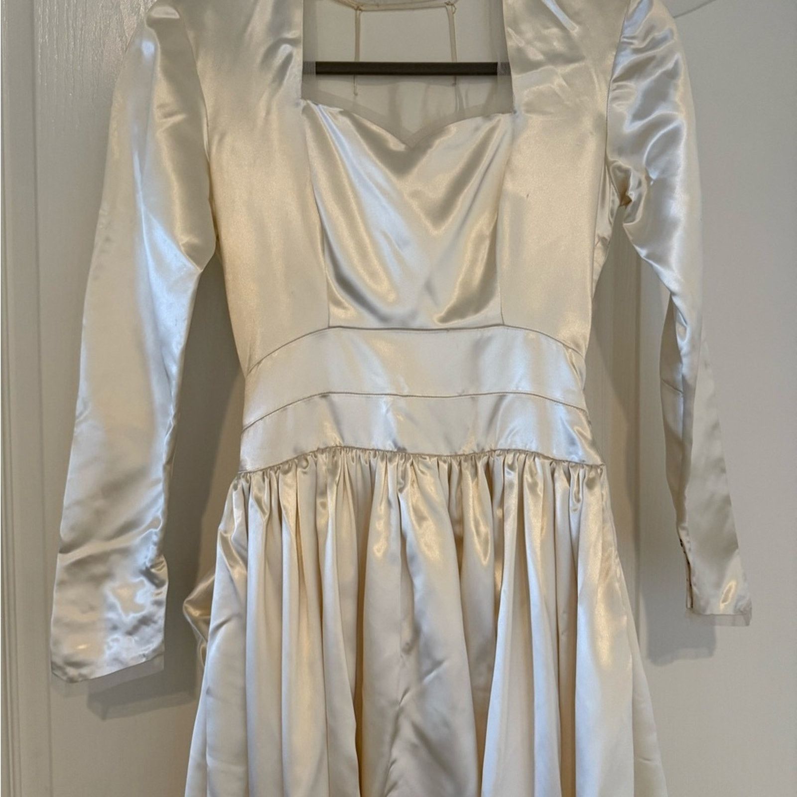 Handmade VNTG 1940’s Bustle Back Satin wedding dress small Size S / US 4 / IT 40 - 13 Thumbnail