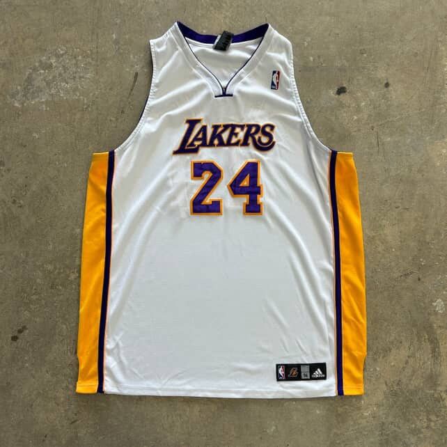 Vintage Vintage Kobe Bryant Jersey Size XL Size US XL / EU 56 / 4 - 1 Thumbnail