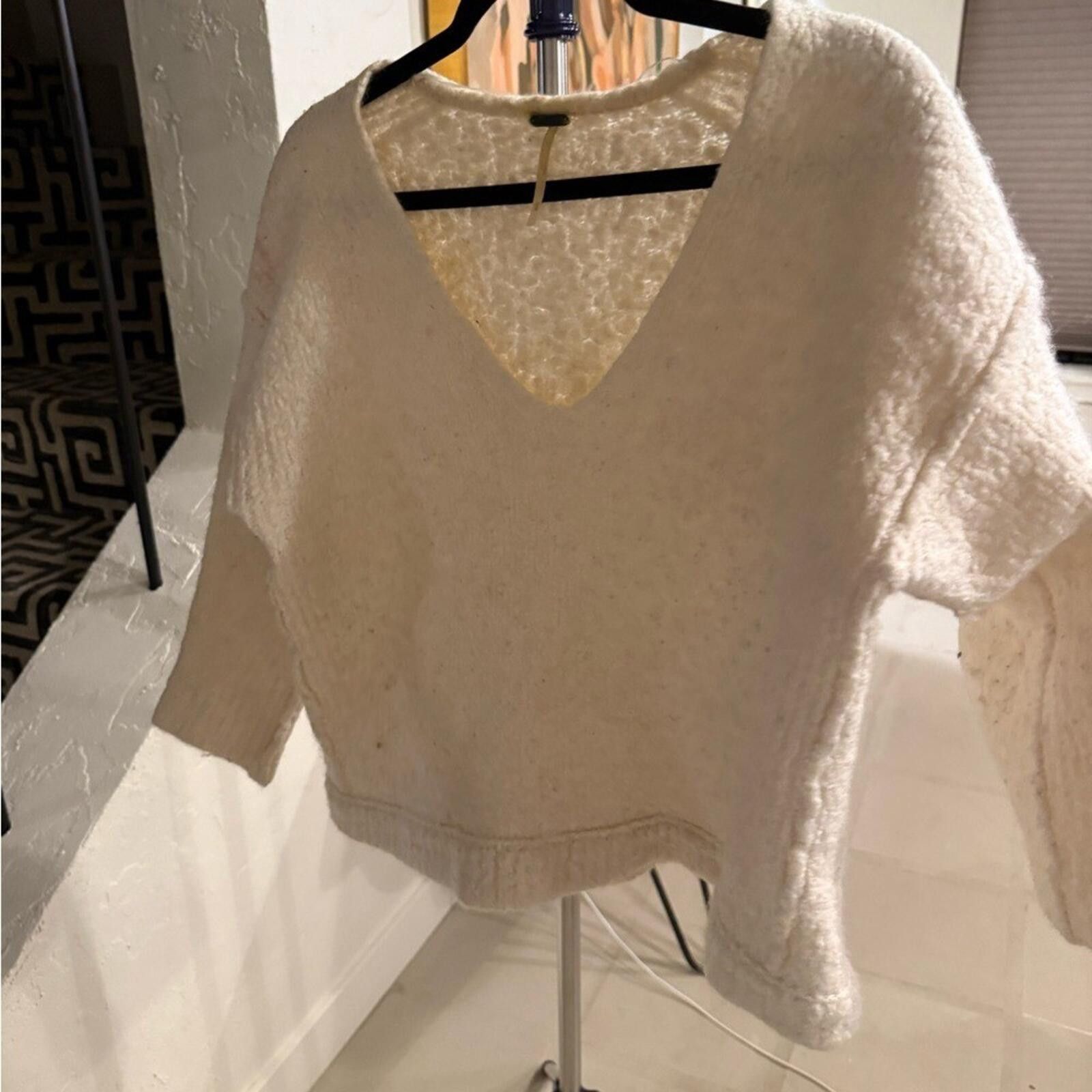 Free People Free People Ivory Cropped Structured Hem Wool Sweater Boxy M Size M / US 6-8 / IT 42-44 - 8 Thumbnail