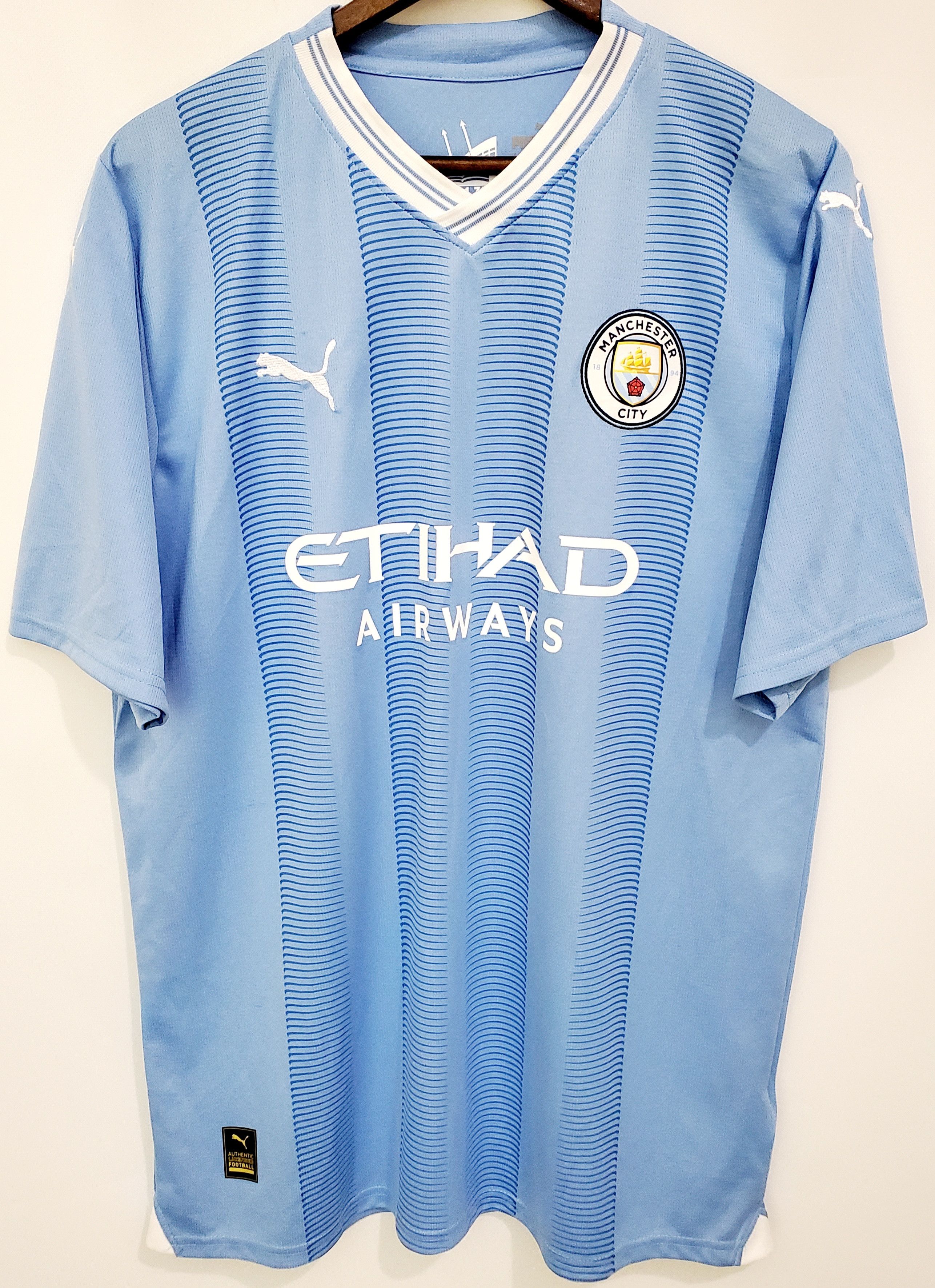 Puma Manchester City 2023-24 soccer jersey perfect condition Xl Size US XL / EU 56 / 4 - 1 Thumbnail