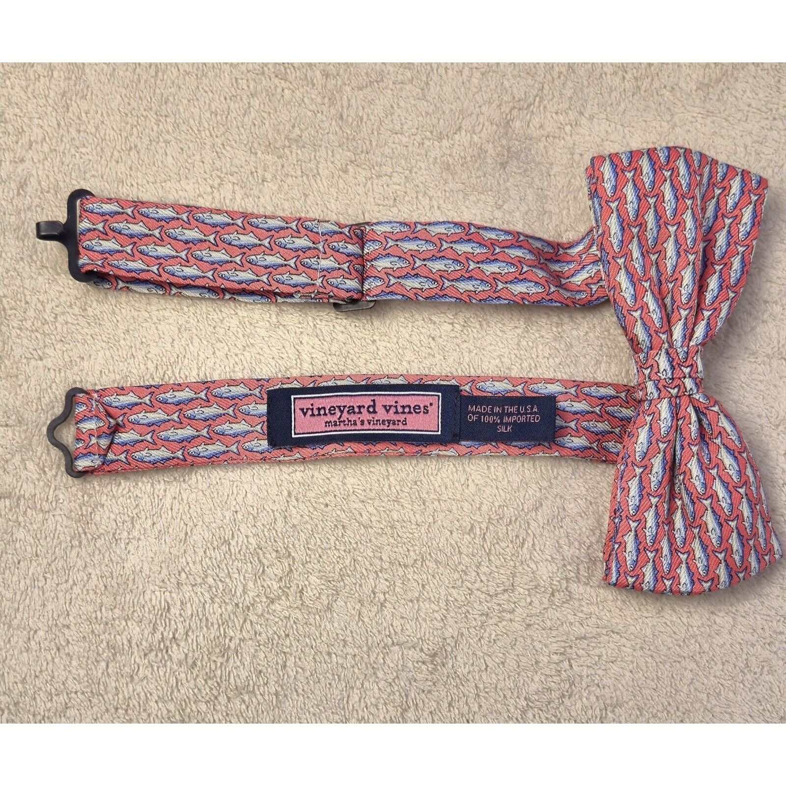 Vineyard Vines Vineyard Vines Men's Adjustable Silk Bow Tie Fish Print USA Size 38 - 4 Thumbnail