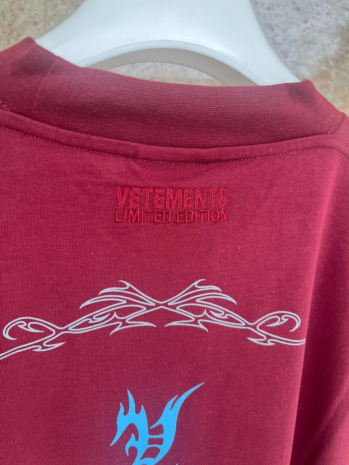 Vetements Vital Existence Logo T-Shirt SS in Bordeaux Size US S / EU 44-46 / 1 - 11 Thumbnail