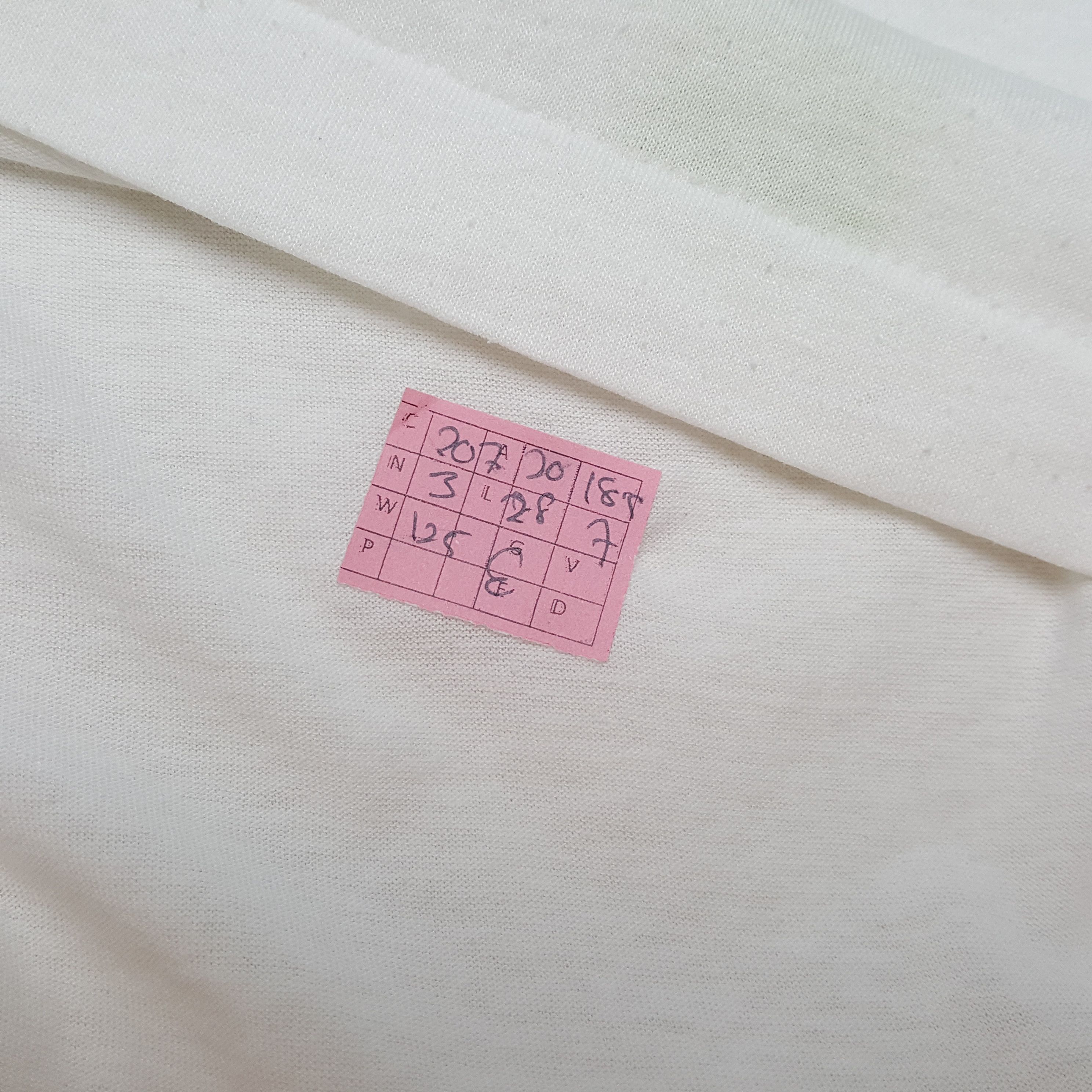 Vintage UNITED NATIONS Center Design Vintage Tshirt Size US M / EU 48-50 / 2 - 4 Thumbnail