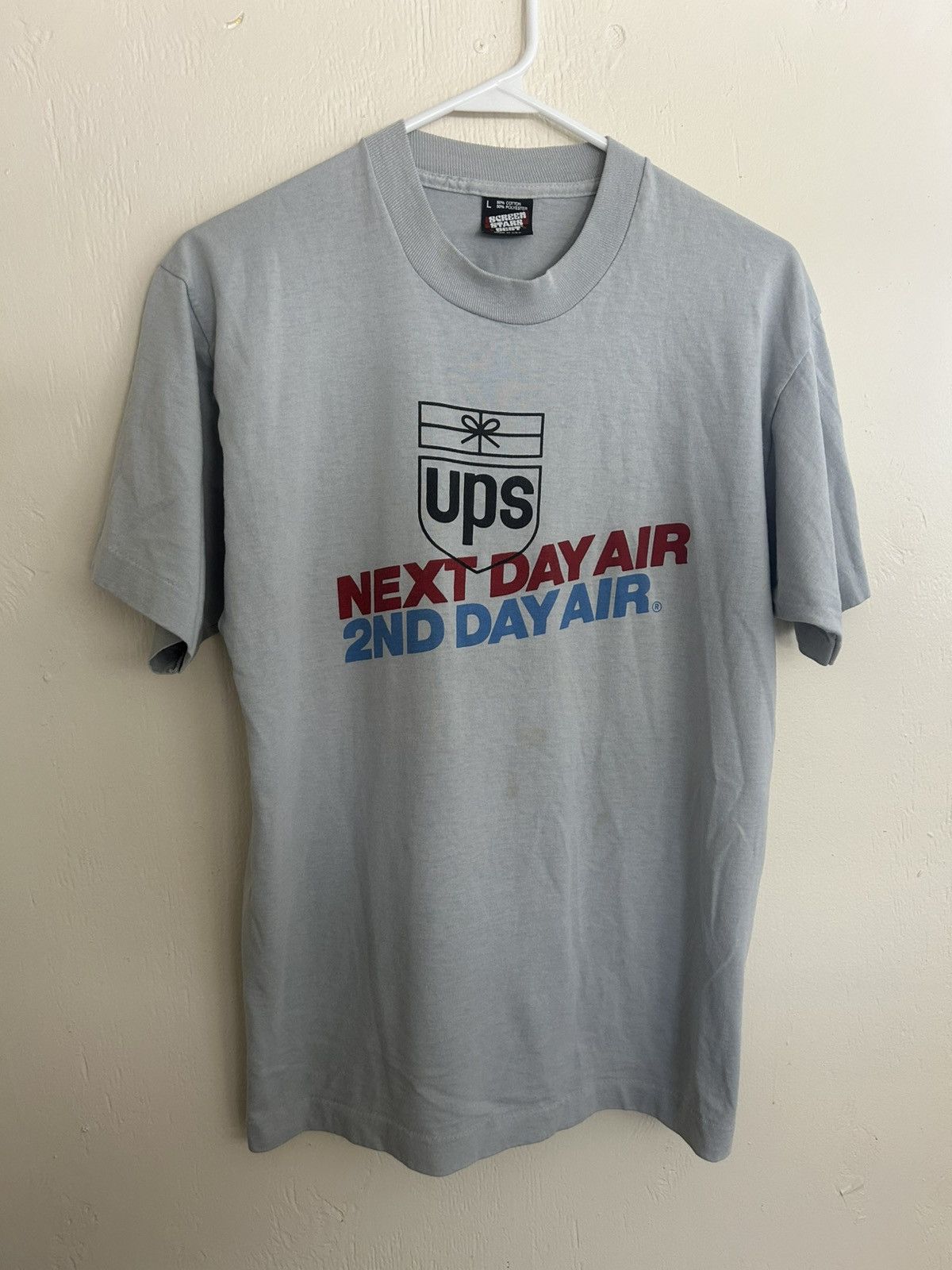 Vintage Vintage UPS Next Day Air 2nd Day Air Mail Shipping T-shirt Size US L / EU 52-54 / 3 - 1 Thumbnail