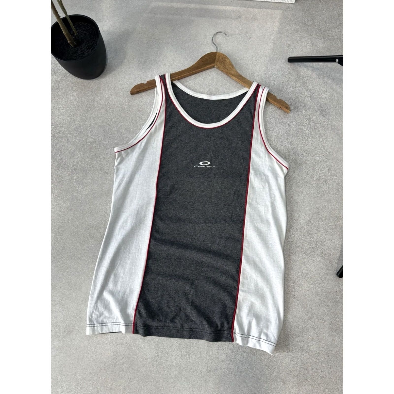 Oakley VINTAGE Oakley Shirt Sleeveless Gray 90s Logo Men M Size US M / EU 48-50 / 2 - 3 Thumbnail