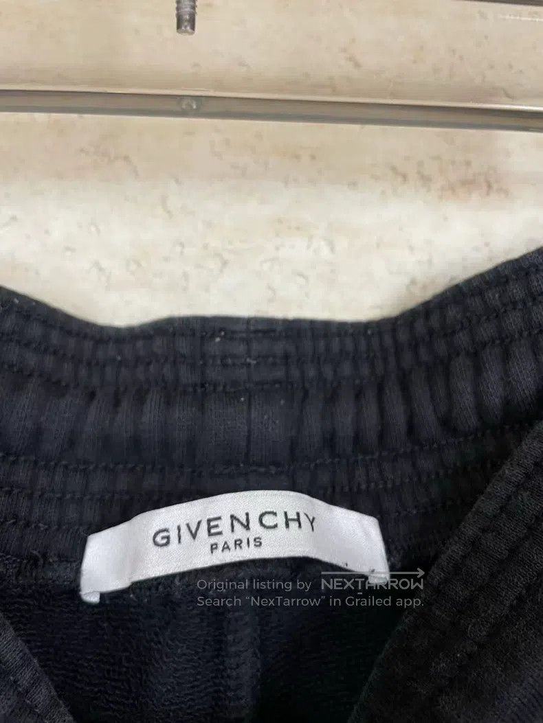 Givenchy Givenchy SizeL Letter Printed Shorts Size US 30 / EU 46 - 4 Thumbnail
