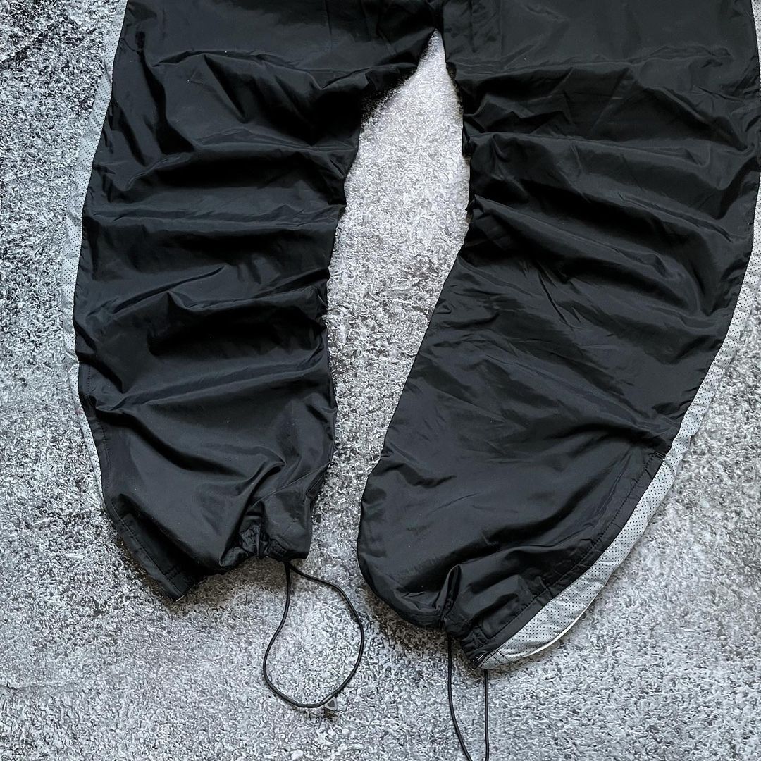 Nike × Vintage Nike Vintage Nylon Boxy Fit Black Pants. Size US 32 / EU 48 - 5 Thumbnail