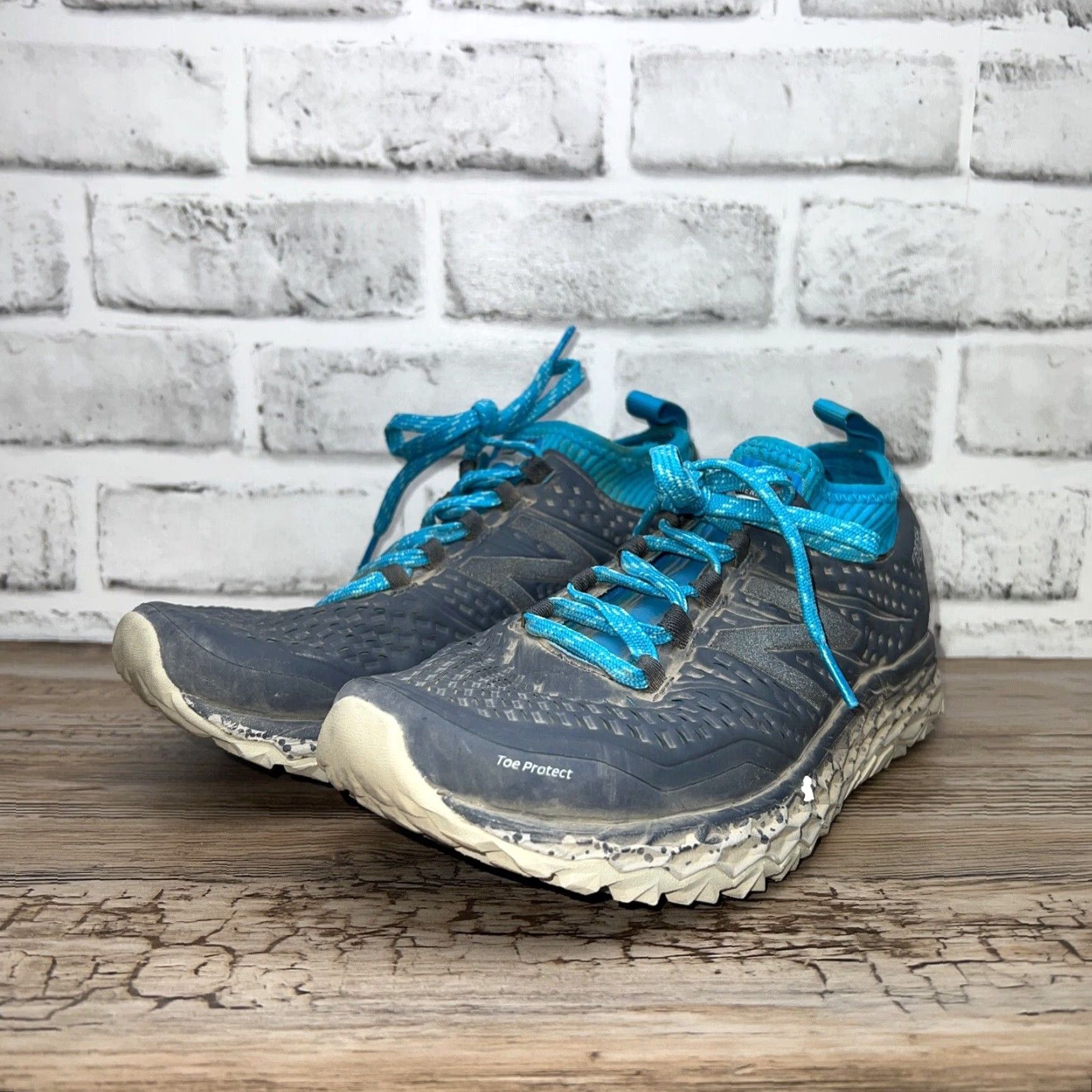 New Balance New Balance Fresh Foam Hierro Sneakers Womens Size 7 Gray Athletic Size US 7 / IT 37 - 2 Thumbnail