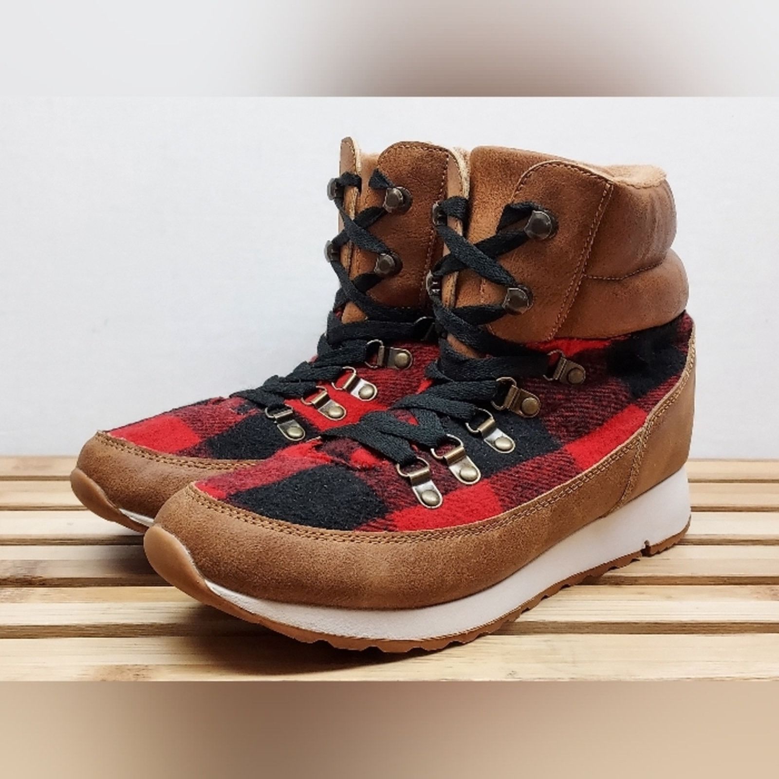 American Eagle Outfitters American Eagle Womens | Red Flannel | Winter Boots Size 9 Size US 9 / IT 39 - 1 Thumbnail