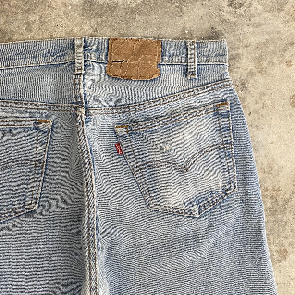 Levi's Vintage 90’s Levis 501 Faded Light Blue Distressed Jeans Size US 32 / EU 48 - 11 Thumbnail