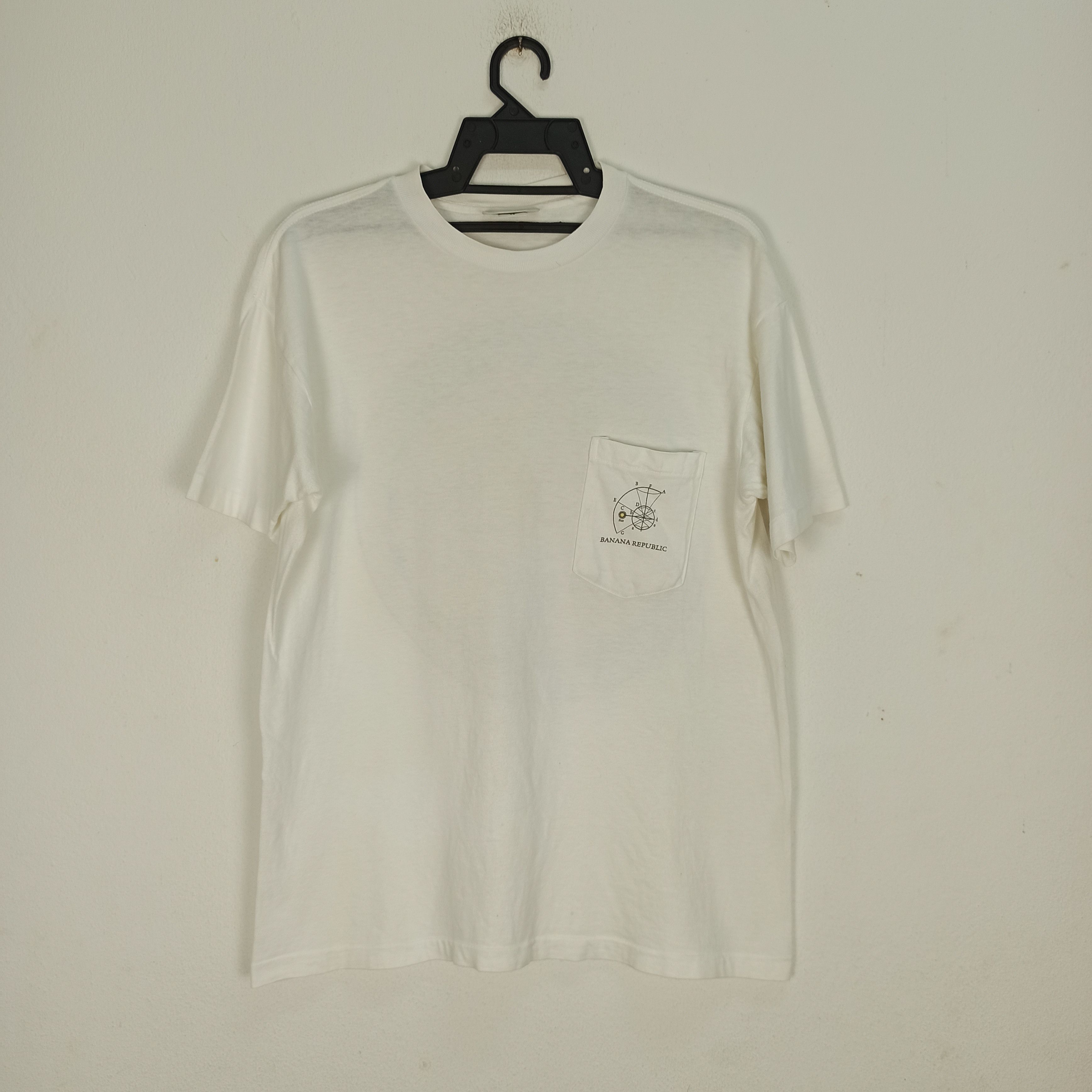 Banana Republic Vintage Banana Republic Single Pocket Made in Usa Tshirt Size US S / EU 44-46 / 1 - 5 Thumbnail