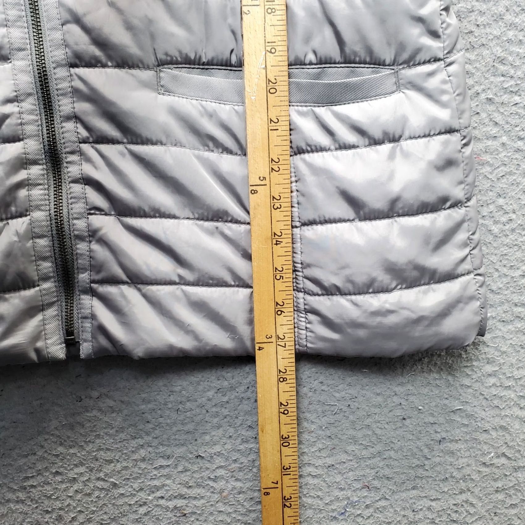 Banana Republic Banana Republic Puffer Vest Womens XL Gray Quilted Packable Down Slim Fit Zip Up Vest Size XL / US 12-14 / IT 48-50 - 3 Thumbnail