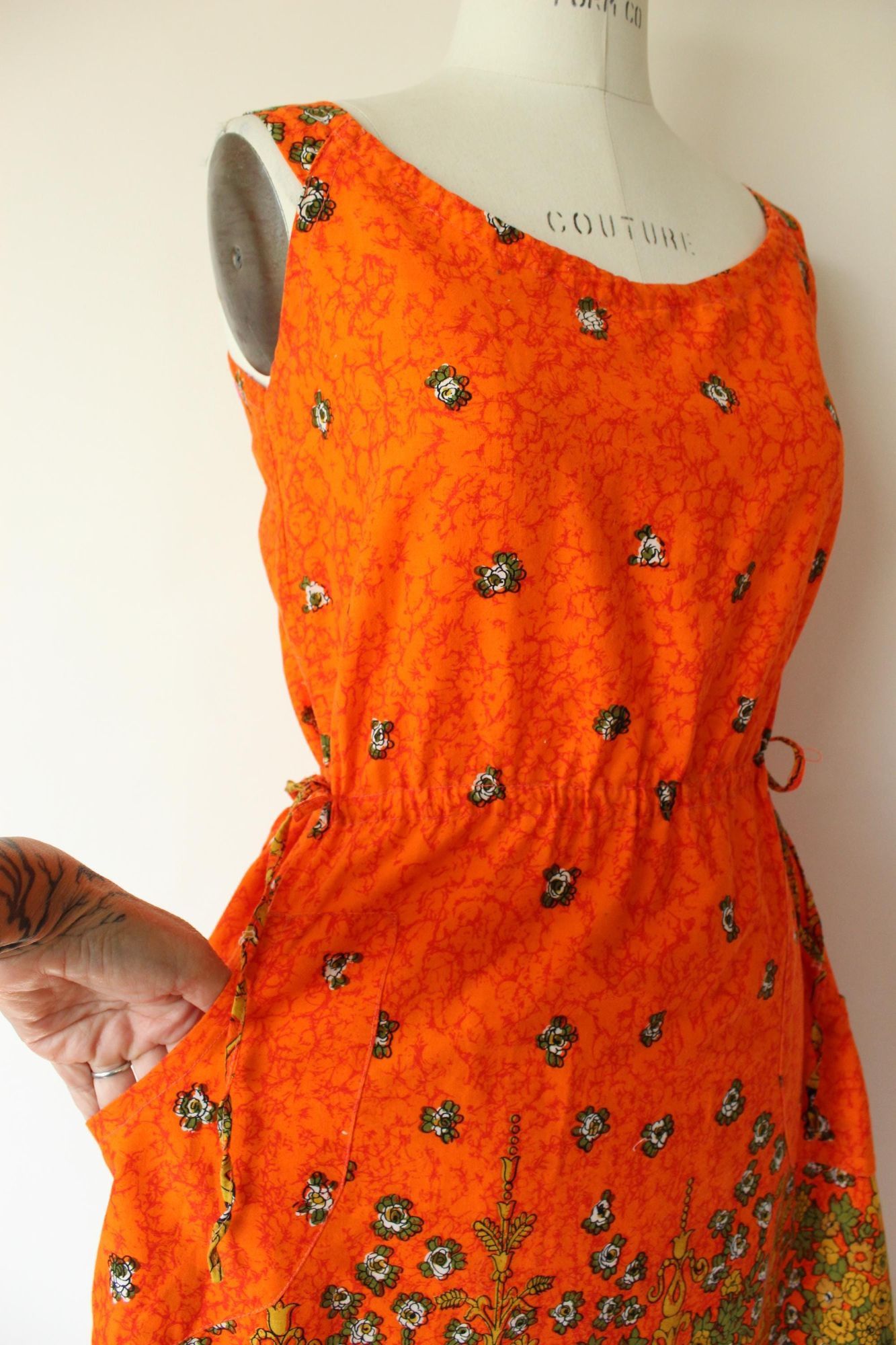 Vintage Vintage 1970s 1980s Dress with Pockets, Orange and Black Flo Size S / US 4 / IT 40 - 5 Thumbnail
