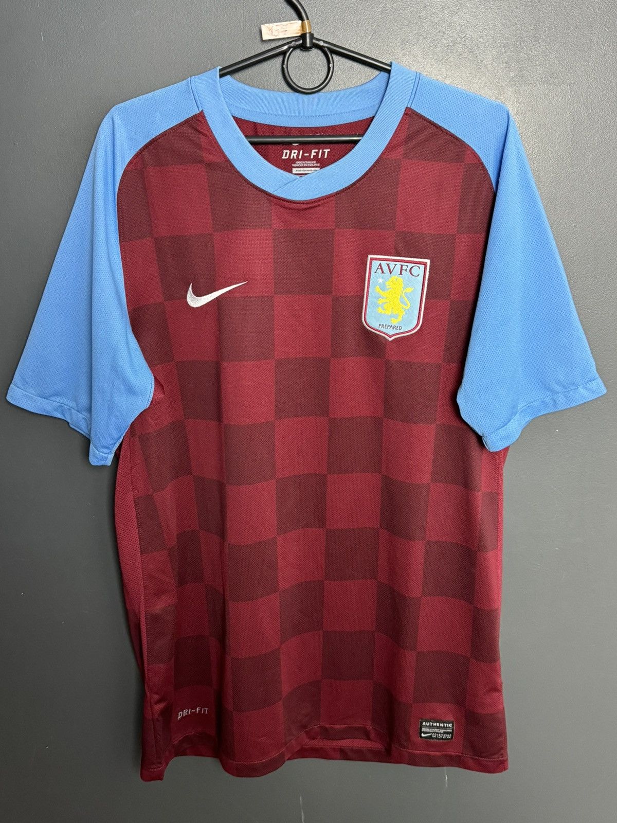 Nike Aston Villa 11/12 Home Football Jersey Size US M / EU 48-50 / 2 - 1 Thumbnail