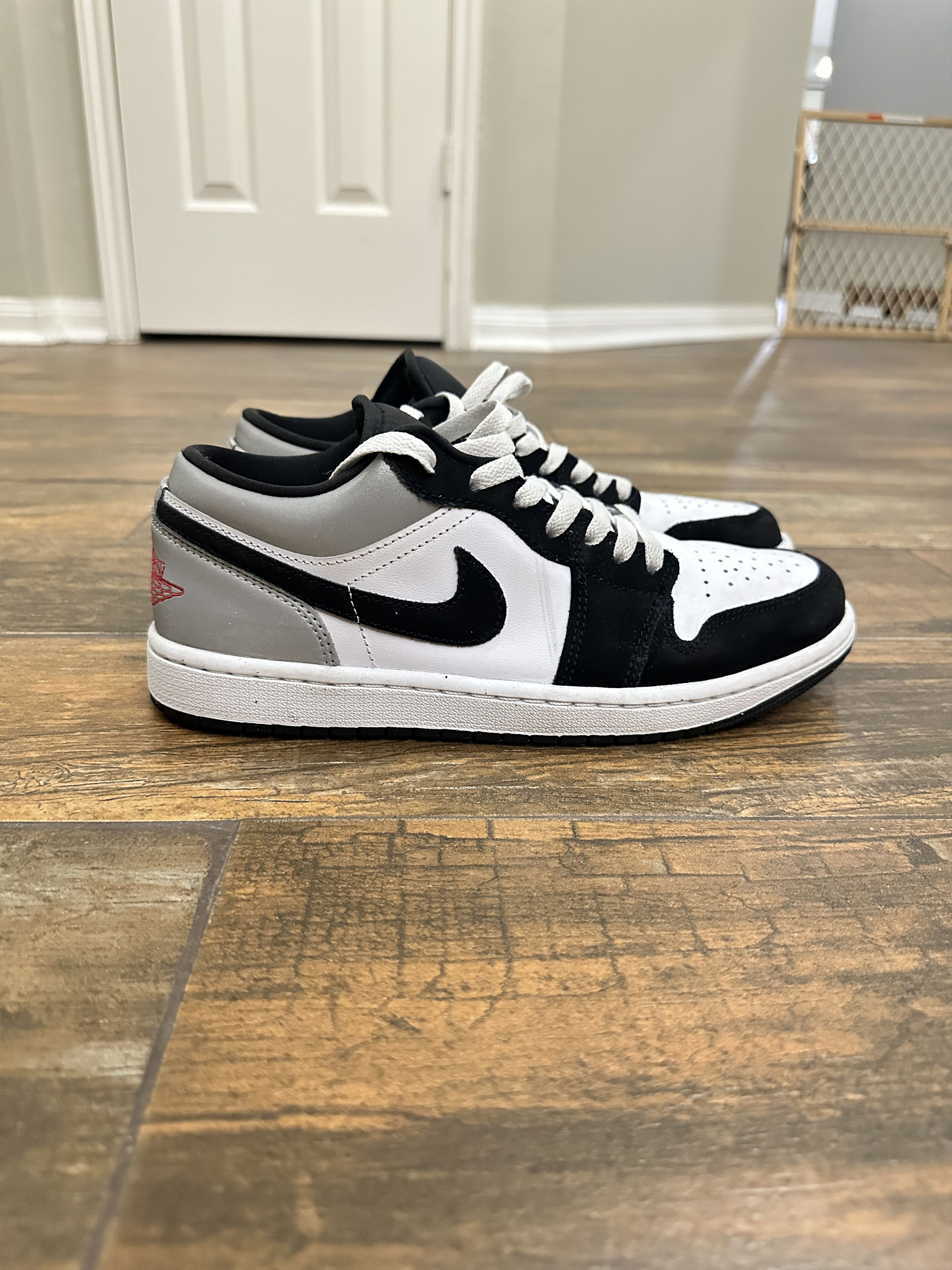 Nike Nike Air Jordan 1 SE AJ1 White Black Matte Silver Fire Red Size US 8.5 / EU 41-42 - 1 Thumbnail