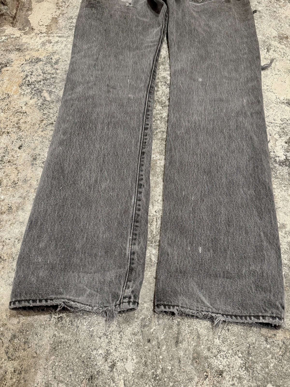 Levi's × Vintage Vintage distressed Levi’s 501s Size US 32 / EU 48 - 5 Thumbnail