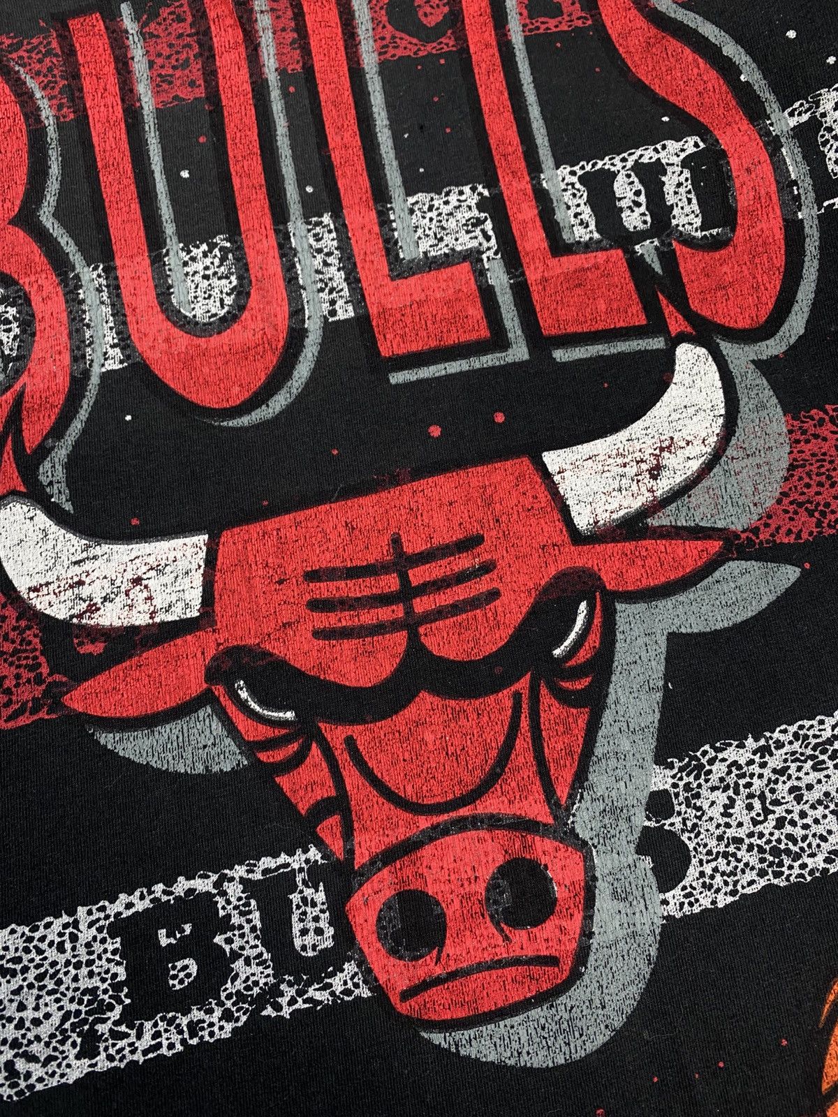 Vintage Vintage Chicago Bulls NBA Washed Fullprint T-shirt Size US L / EU 52-54 / 3 - 8 Thumbnail