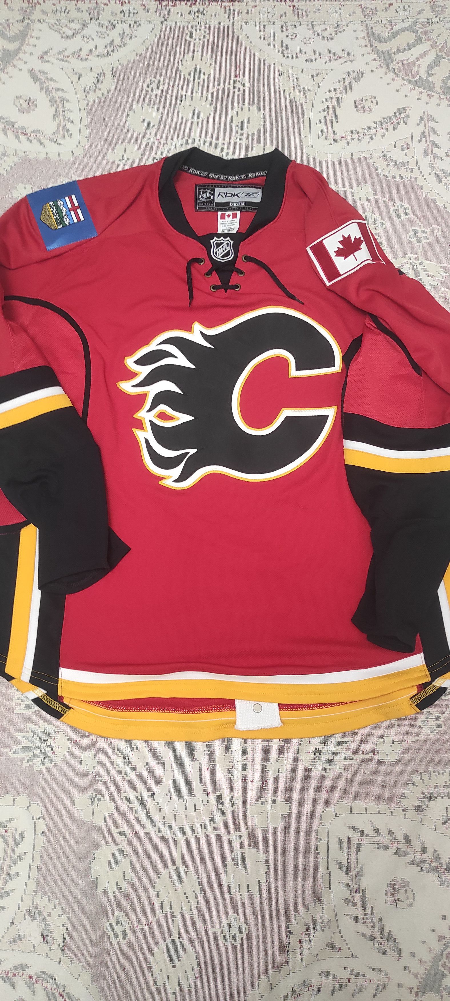 Reebok NHL Calgary Flames REEBOK RARE Jersey Men Grailed