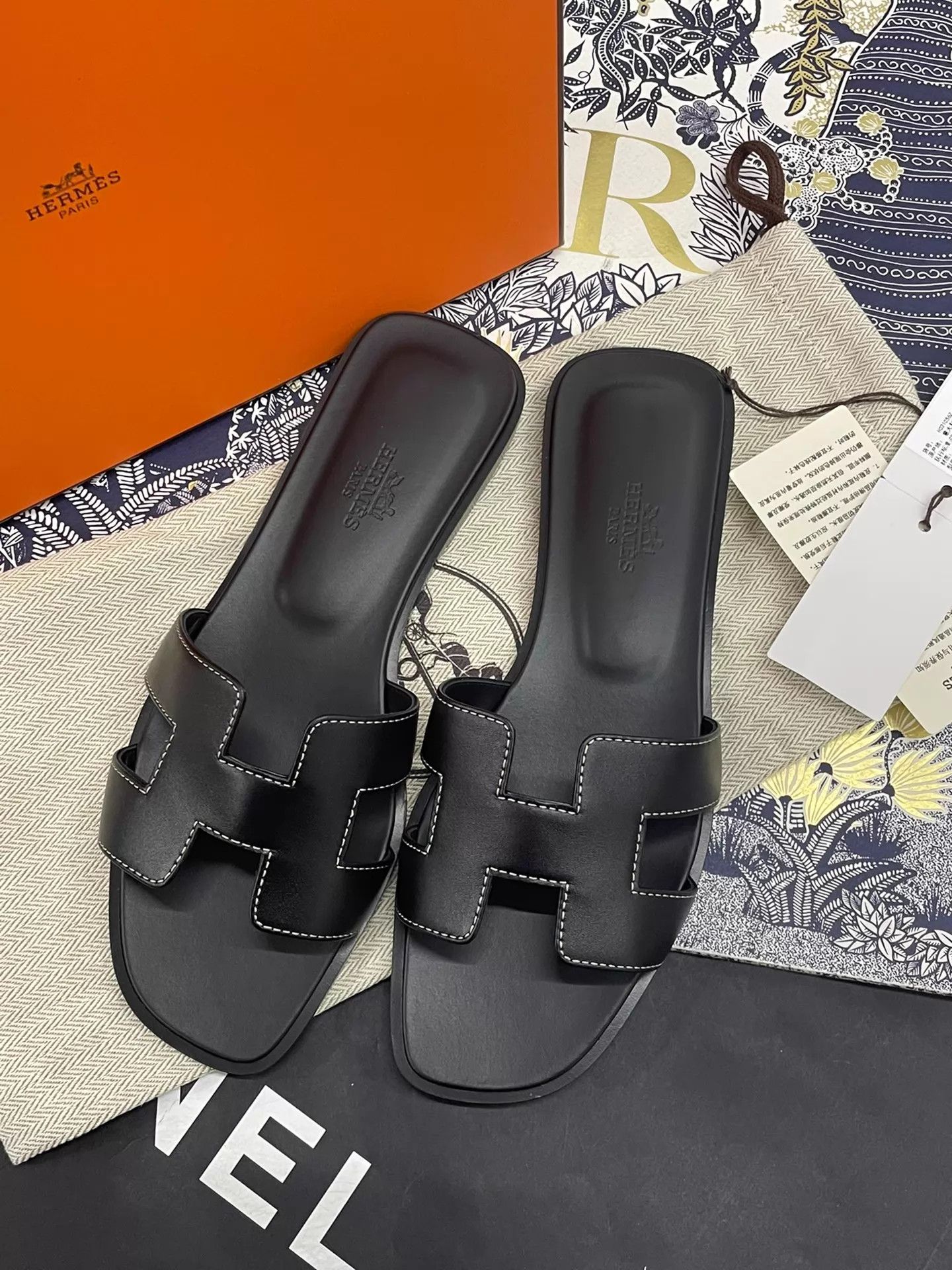 Hermes Hermes Black H Slippers 36.5 New with Box Size US 5.5 / IT 35.5 - 1 Thumbnail