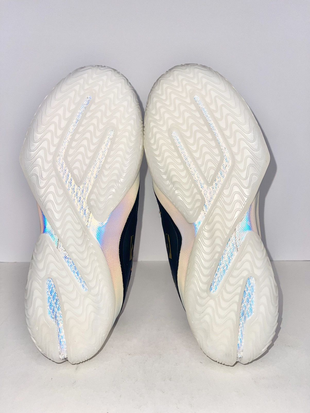 Nike Nike LeBron 23 EP Heatwave Iridescent Size 9 IO1115-100 Size US 9 / EU 42 - 4 Thumbnail