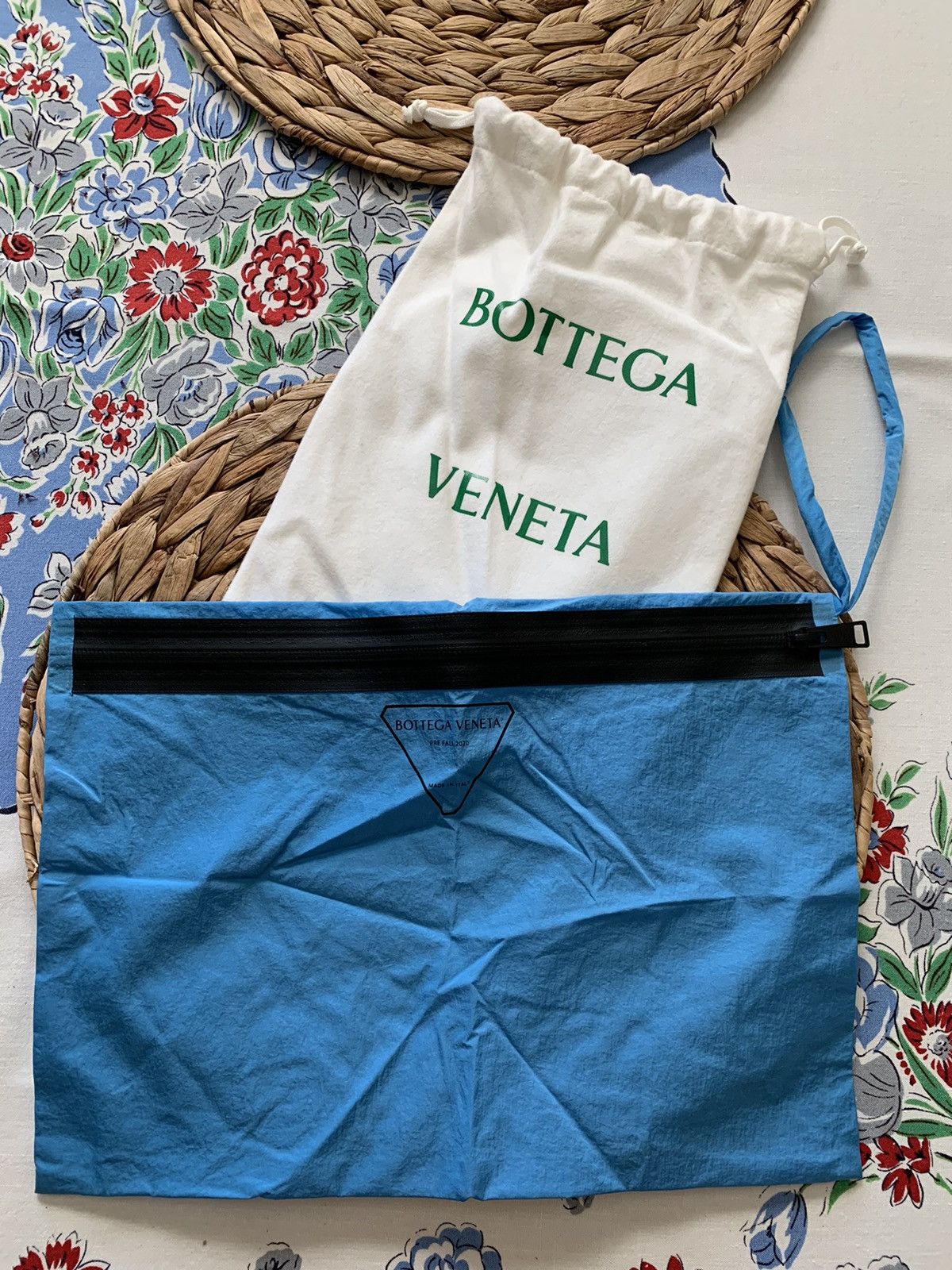 Bottega Veneta × Designer *RARE* New Bottega Veneta Zip Pouch Bag & Dust Bag Set Size ONE SIZE - 1 Thumbnail