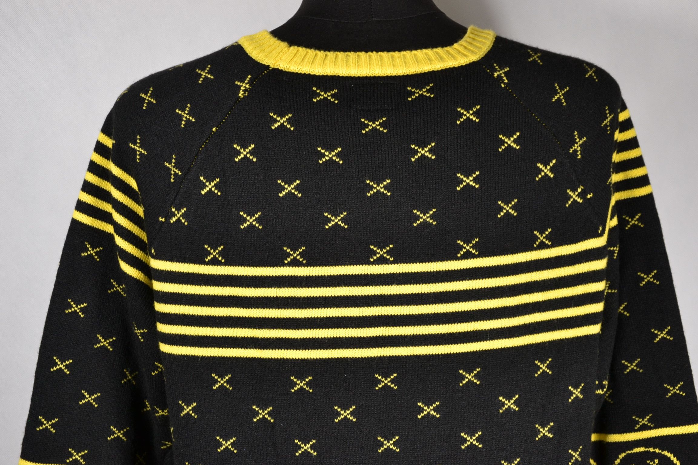 Other NIRVANA Sweatshirt Sweater XL Mens 2016 Smile Kurt Cobain Size US XL / EU 56 / 4 - 6 Thumbnail