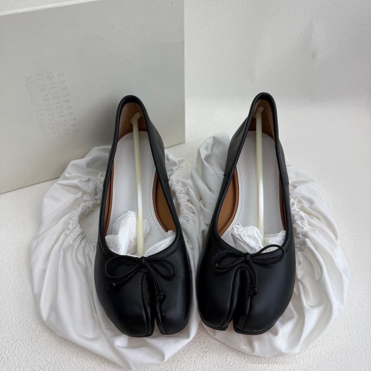 Maison Margiela Maison Margiela Black Lowtop Sneakers us_5 Women Size US 5 / IT 35 - 1 Thumbnail
